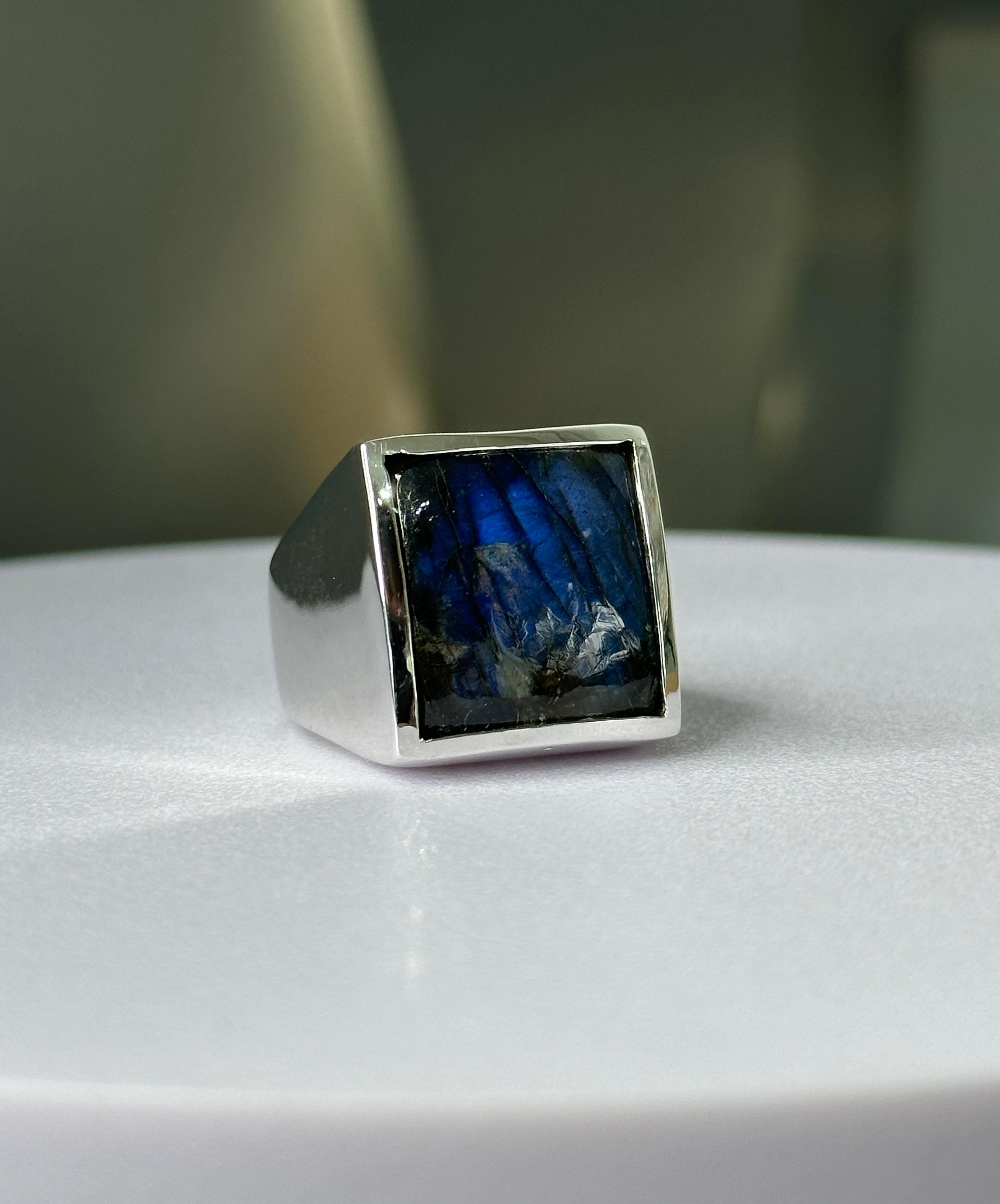 Contemporary Orloff of Denmark, Charming 17 carat Labradorite Sterling Silver Ring For Sale