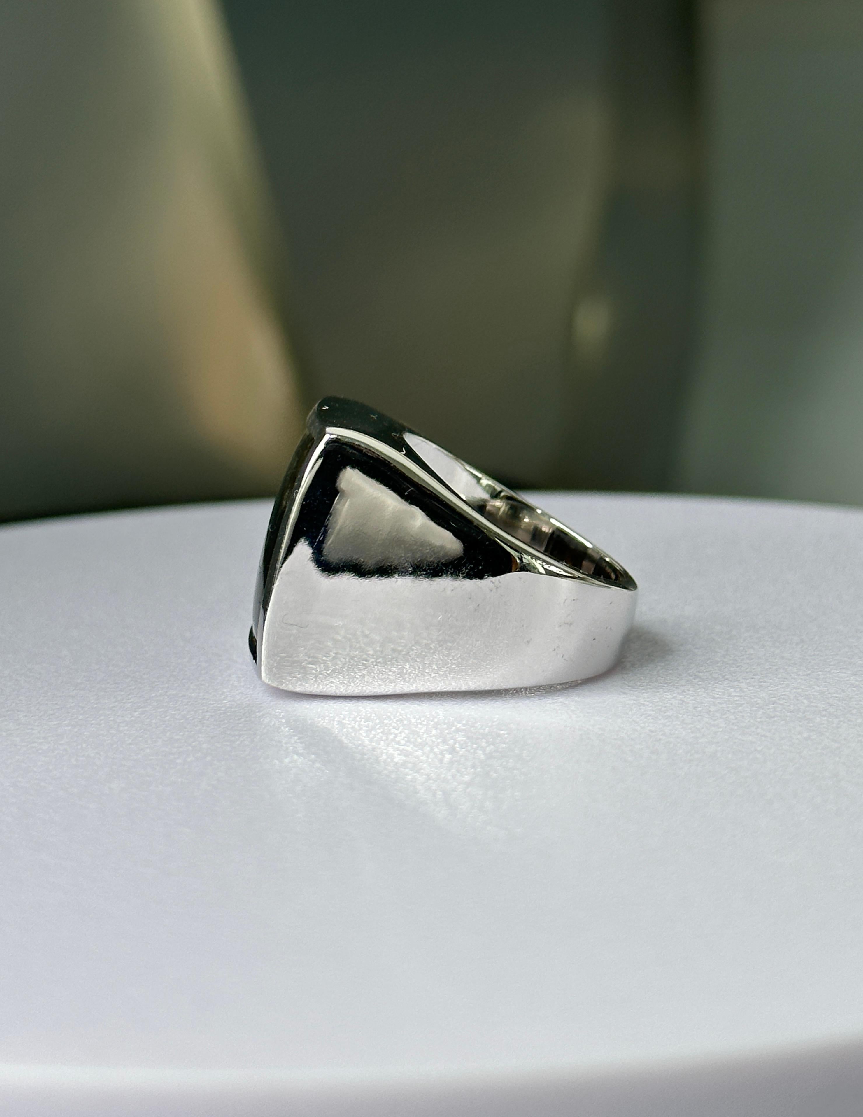 Women's or Men's Orloff of Denmark, Charming 17 carat Labradorite Sterling Silver Ring  For Sale