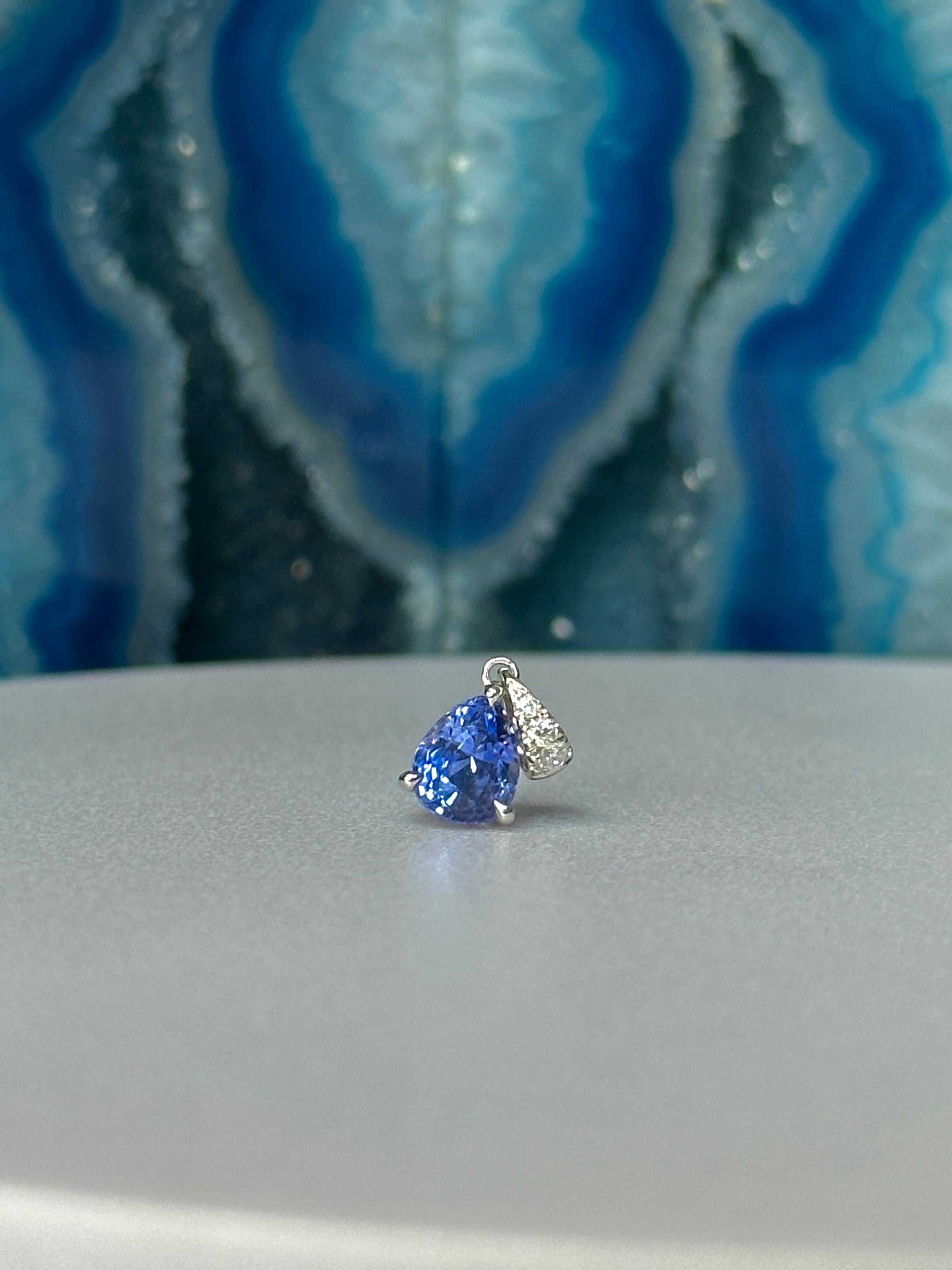 Orloff of Denmark, Cornflower Blue Sapphire Diamond Pendant, 14 Karat White Gold In New Condition In Hua Hin, TH