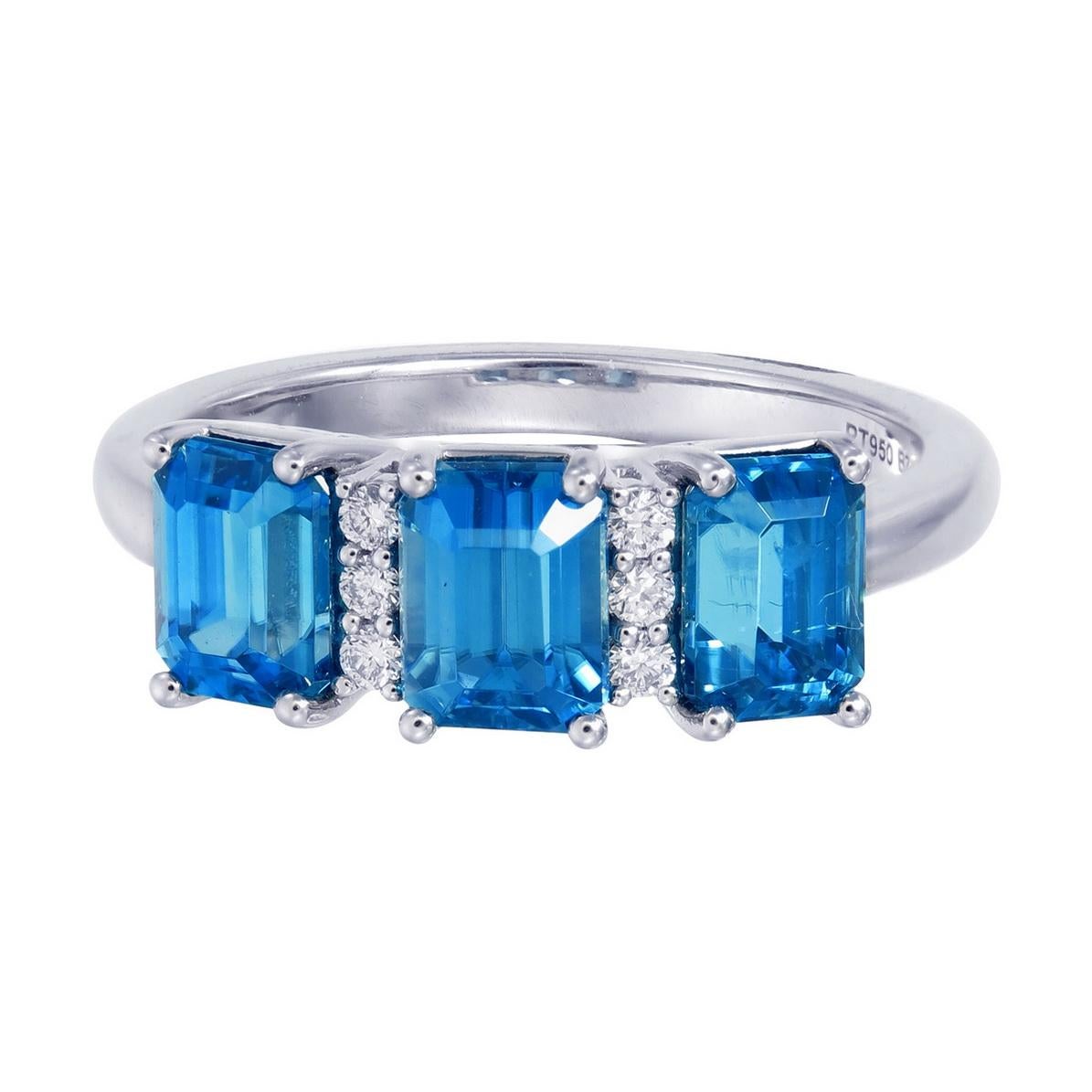 Anello Orloff of Denmark in platino con zircone blu cambogiano e accenti di diamante

Raffinata e luminosa creazione della ditta Orloff di Danimarca, questo anello artigianale è forgiato in solido Nature 950 e presenta tre ipnotizzanti zirconi blu
