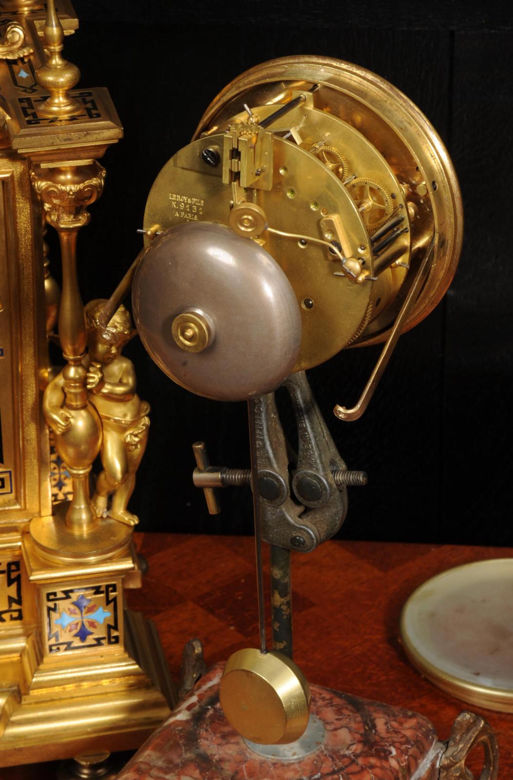 Horloge française ancienne en bronze doré et émail champlevé de Le Roy & Fils  en vente 12