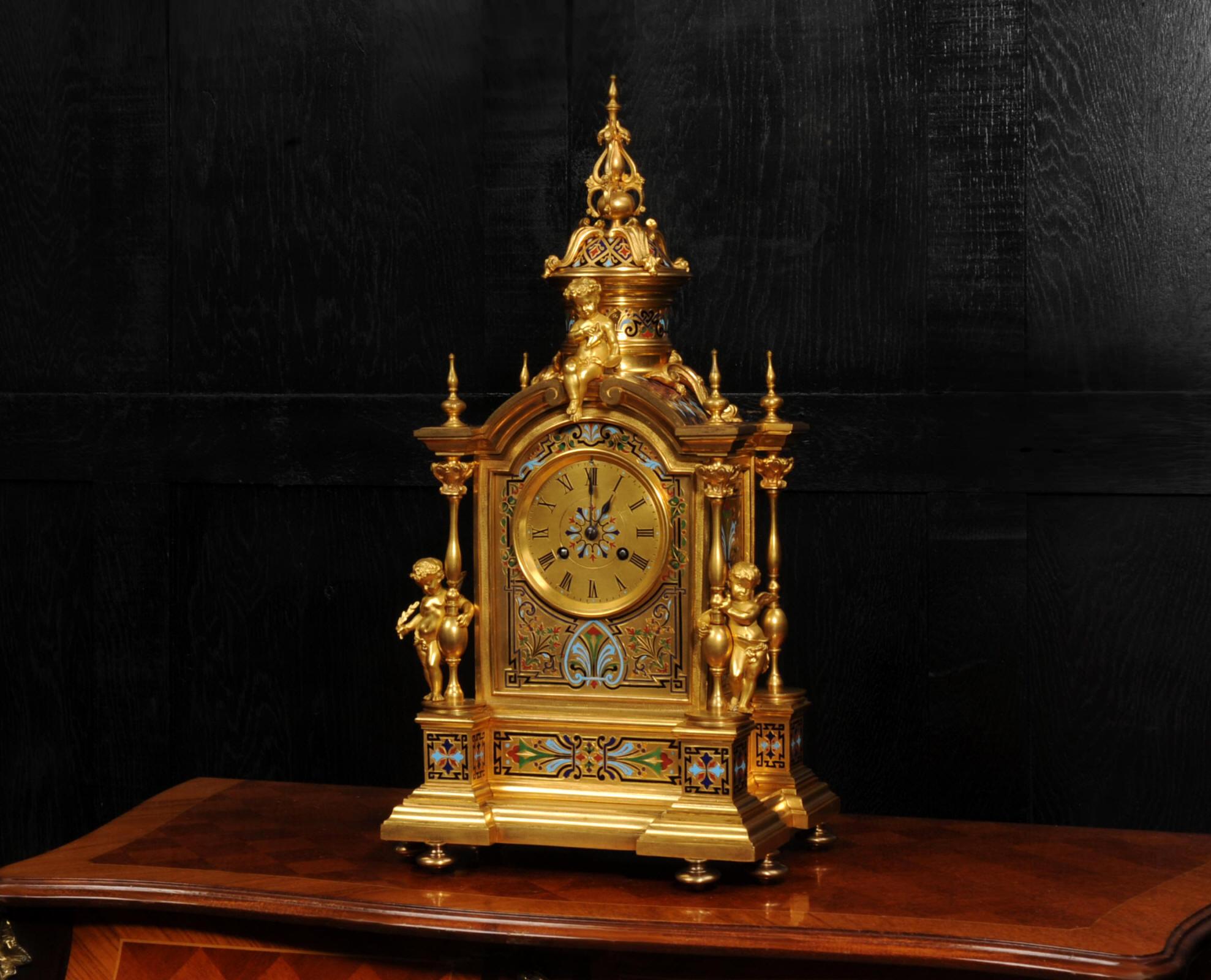 Français Horloge française ancienne en bronze doré et émail champlevé de Le Roy & Fils  en vente