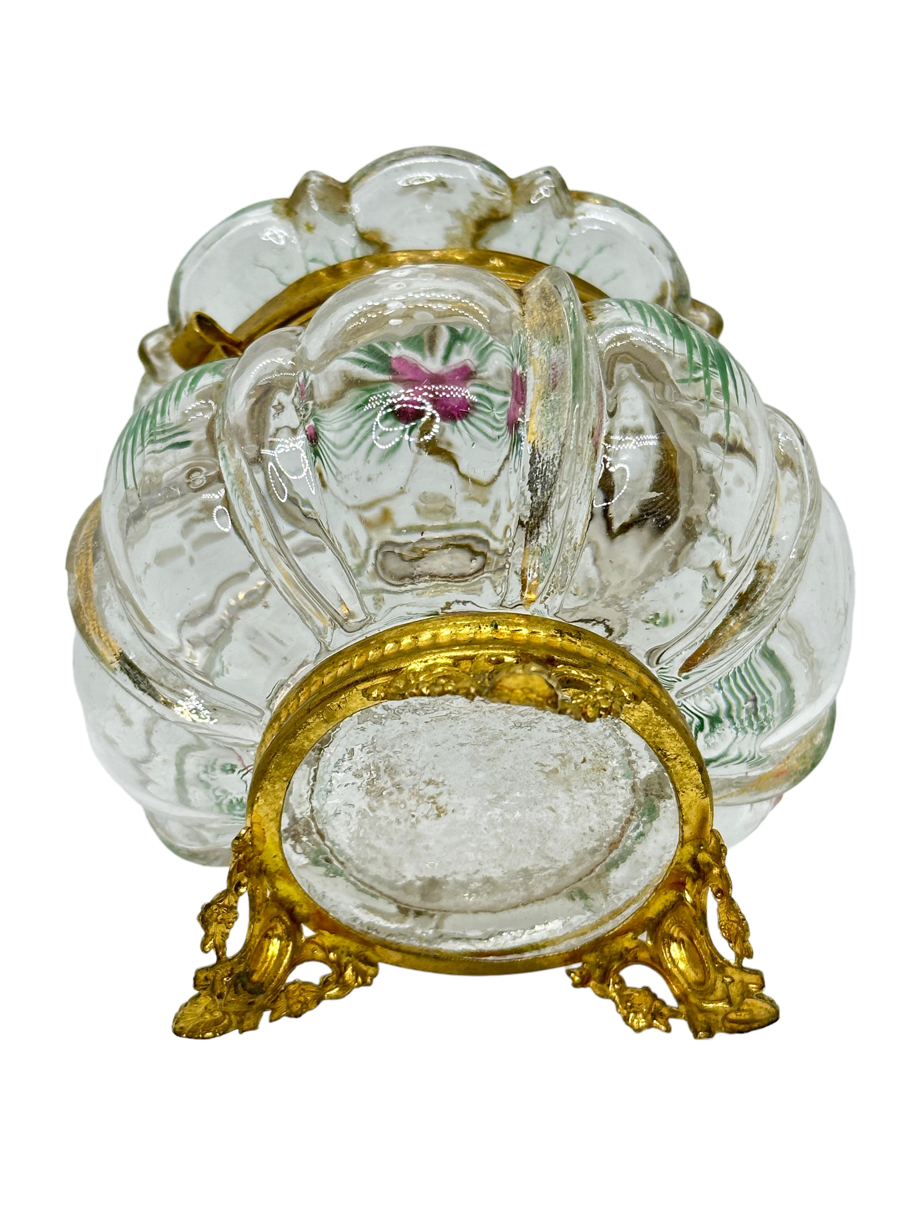 Boîte à bijoux à trois anneaux en bronze doré et verre de cristal, France, vers 1880 en vente 3