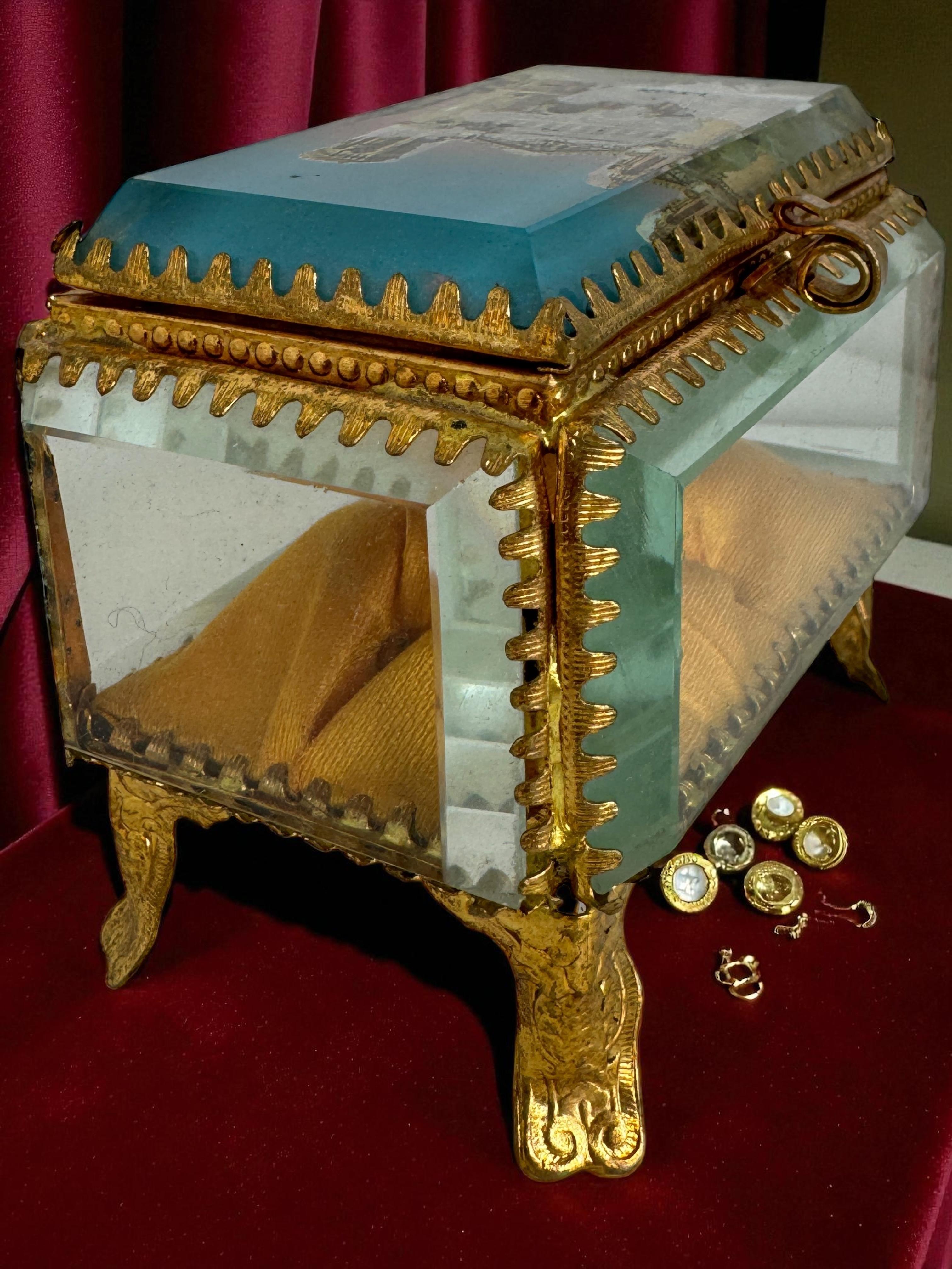 Boîte à bijoux Souvenirs en bronze doré et verre, Lyon France, vers 1900 en vente 4