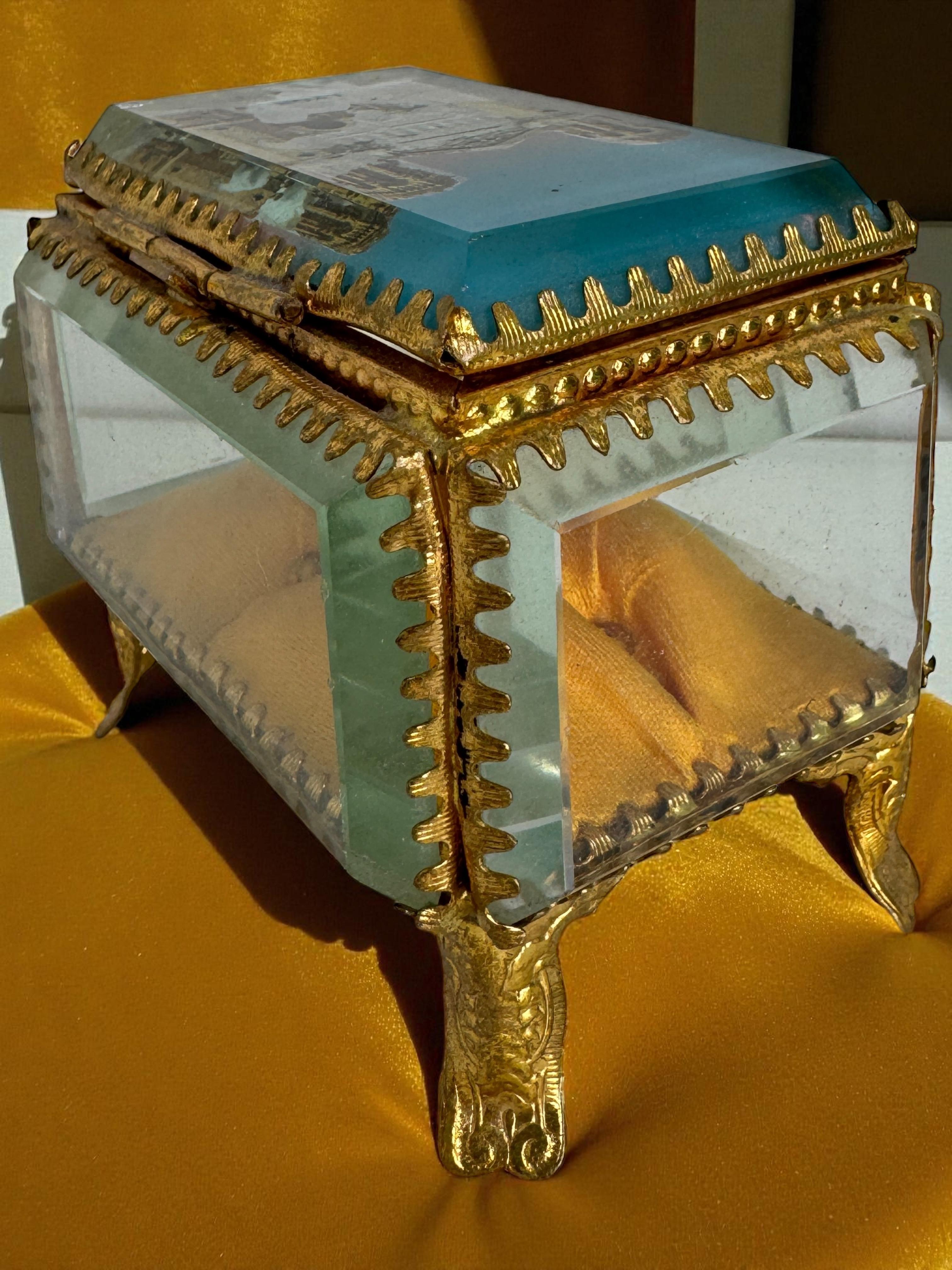 Boîte à bijoux Souvenirs en bronze doré et verre, Lyon France, vers 1900 en vente 5