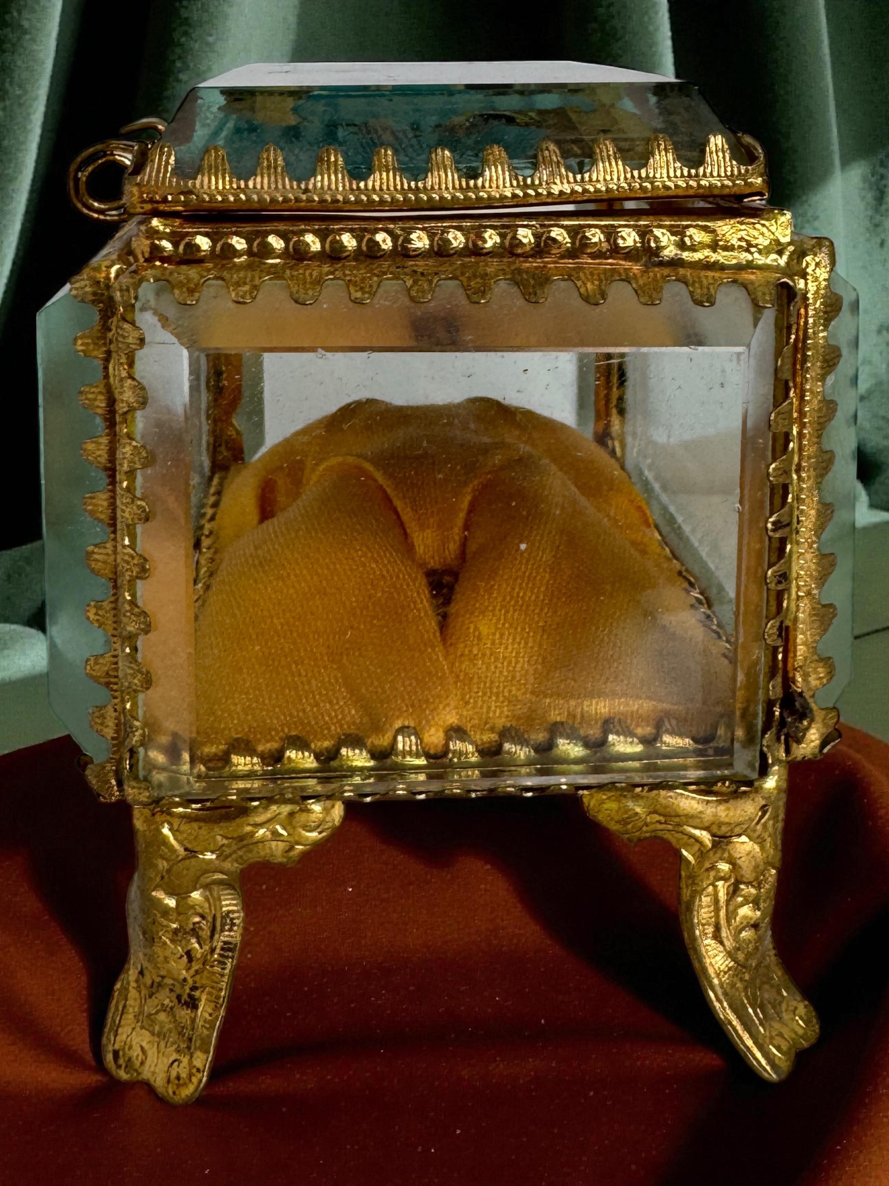 Boîte à bijoux Souvenirs en bronze doré et verre, Lyon France, vers 1900 en vente 6