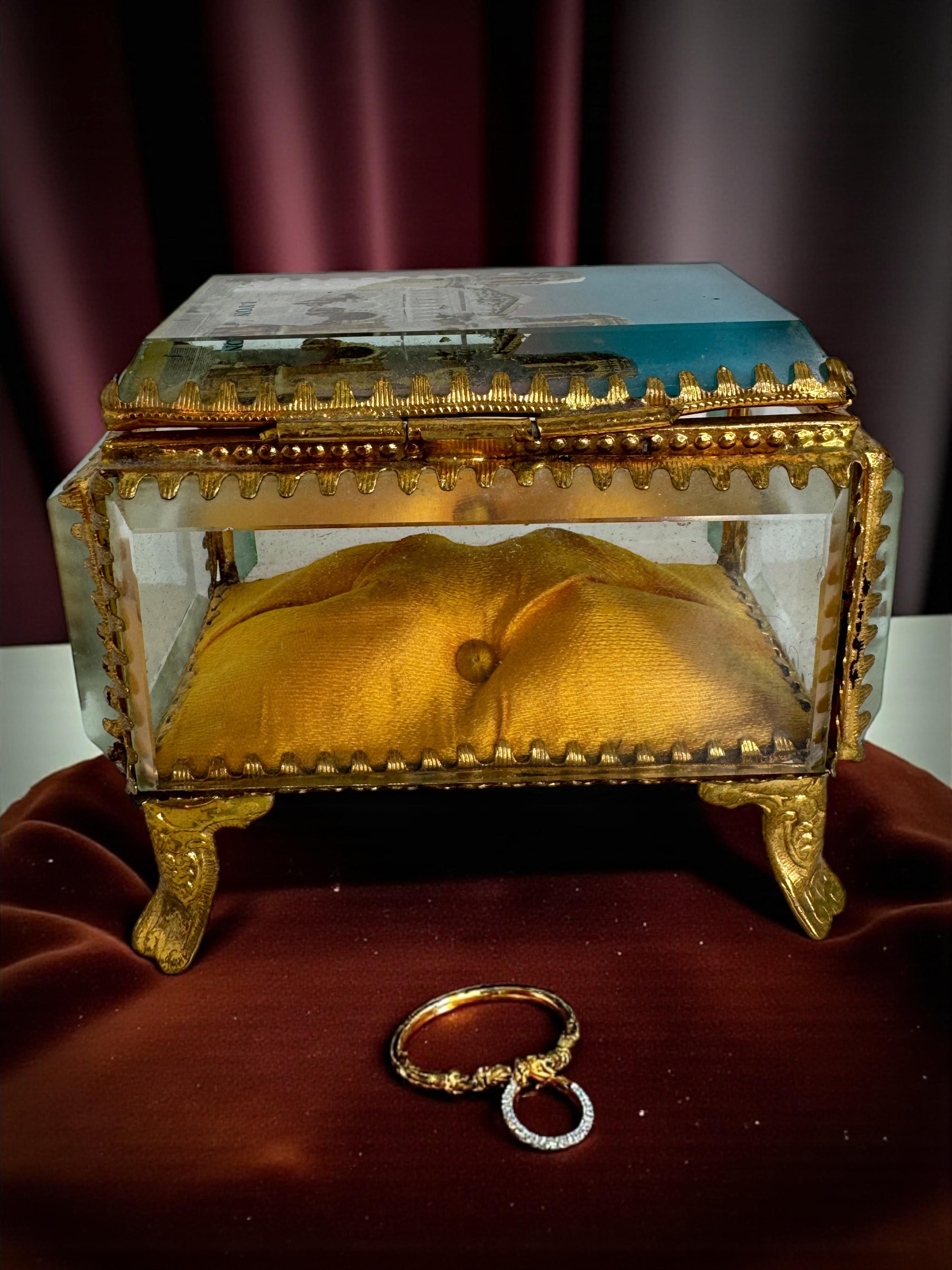 Boîte à bijoux Souvenirs en bronze doré et verre, Lyon France, vers 1900 en vente 8