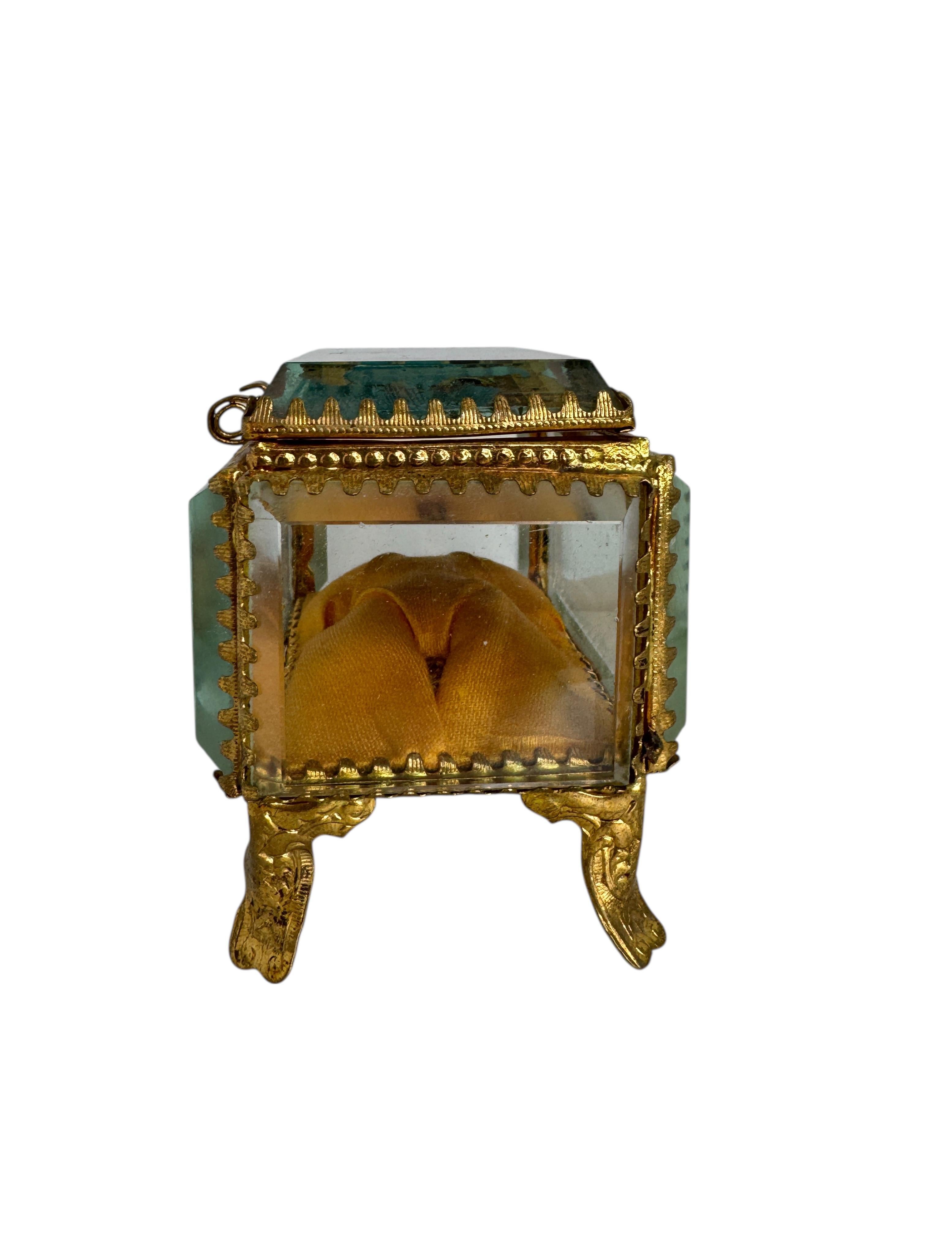 Français Boîte à bijoux Souvenirs en bronze doré et verre, Lyon France, vers 1900 en vente