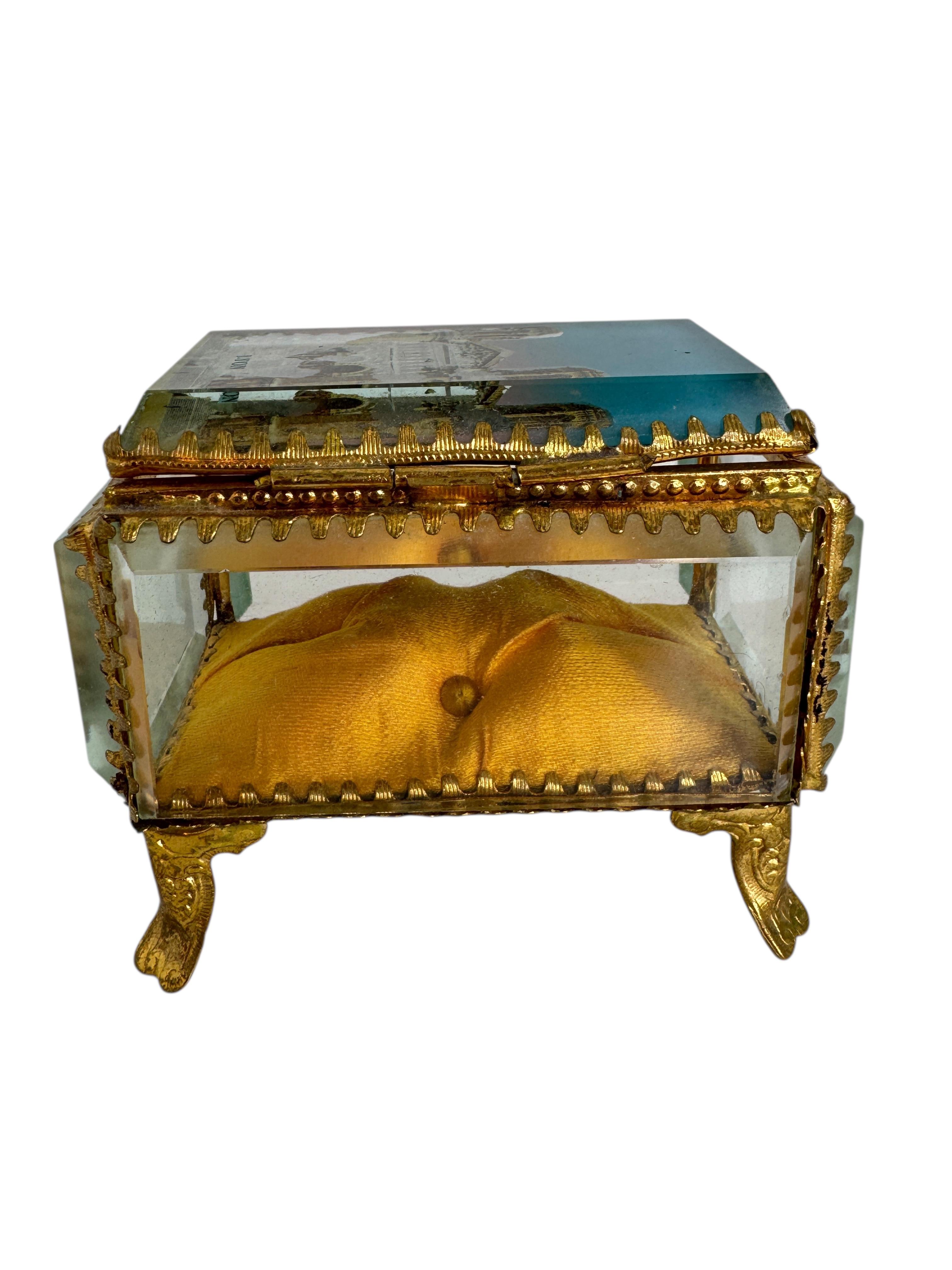 Début du 20ème siècle Boîte à bijoux Souvenirs en bronze doré et verre, Lyon France, vers 1900 en vente