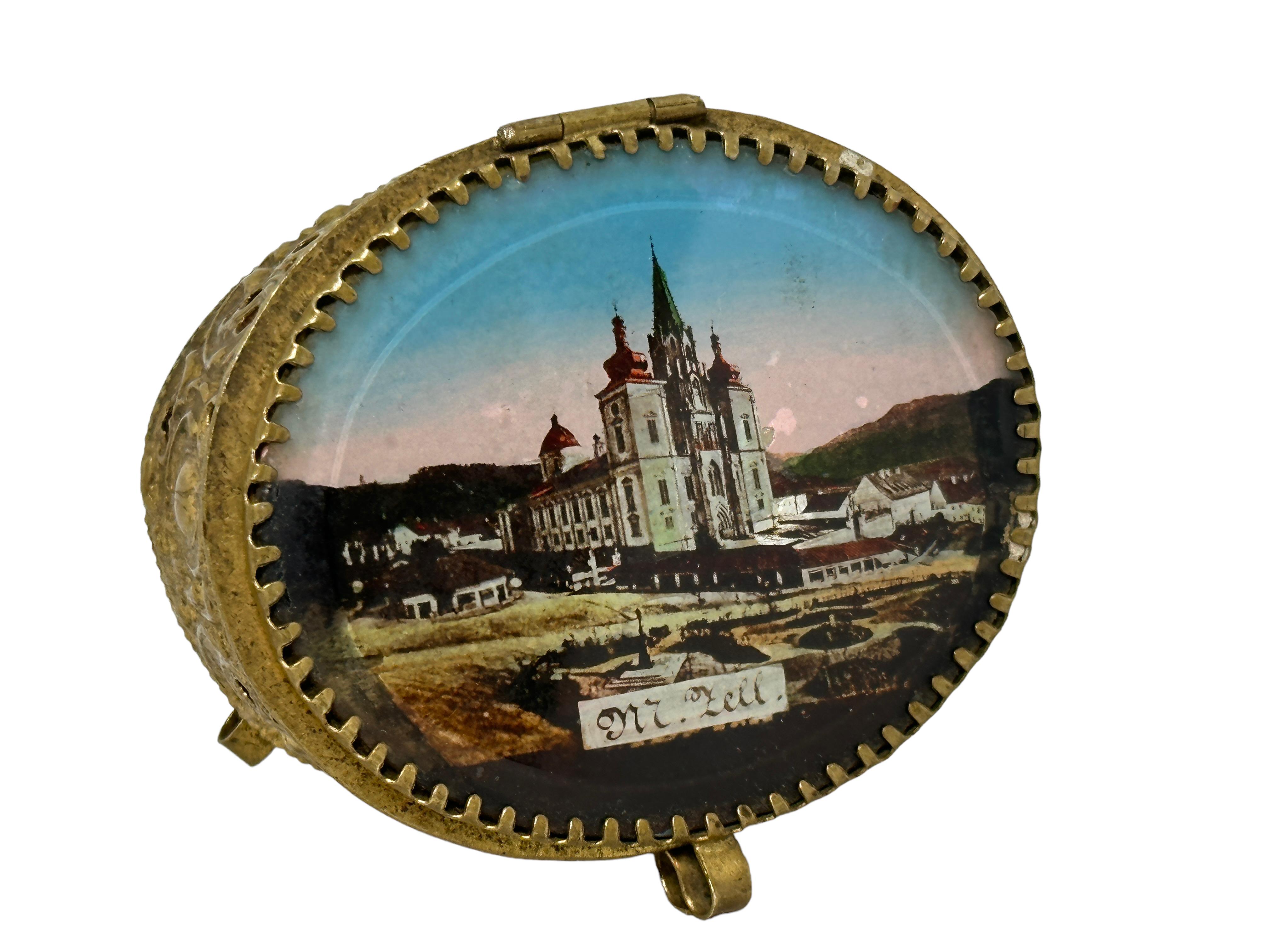 Autrichien Boîte à bijoux souvenir en bronze doré et verre, Maria Zell, Autriche, vers 1900 en vente