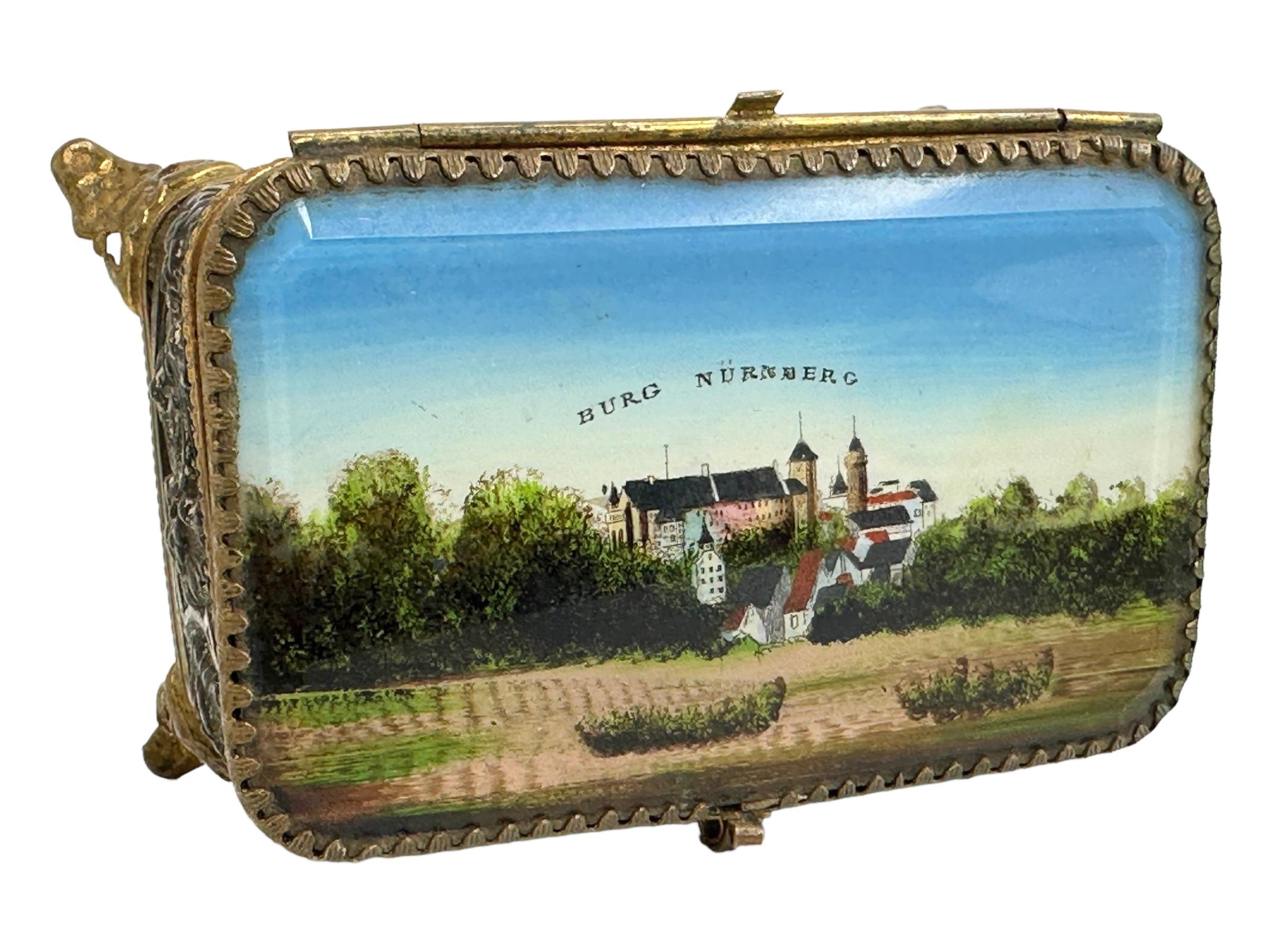 Boîte à bijoux souvenir en bronze doré et verre, château de Nuremberg, vers 1900 Bon état - En vente à Nuernberg, DE