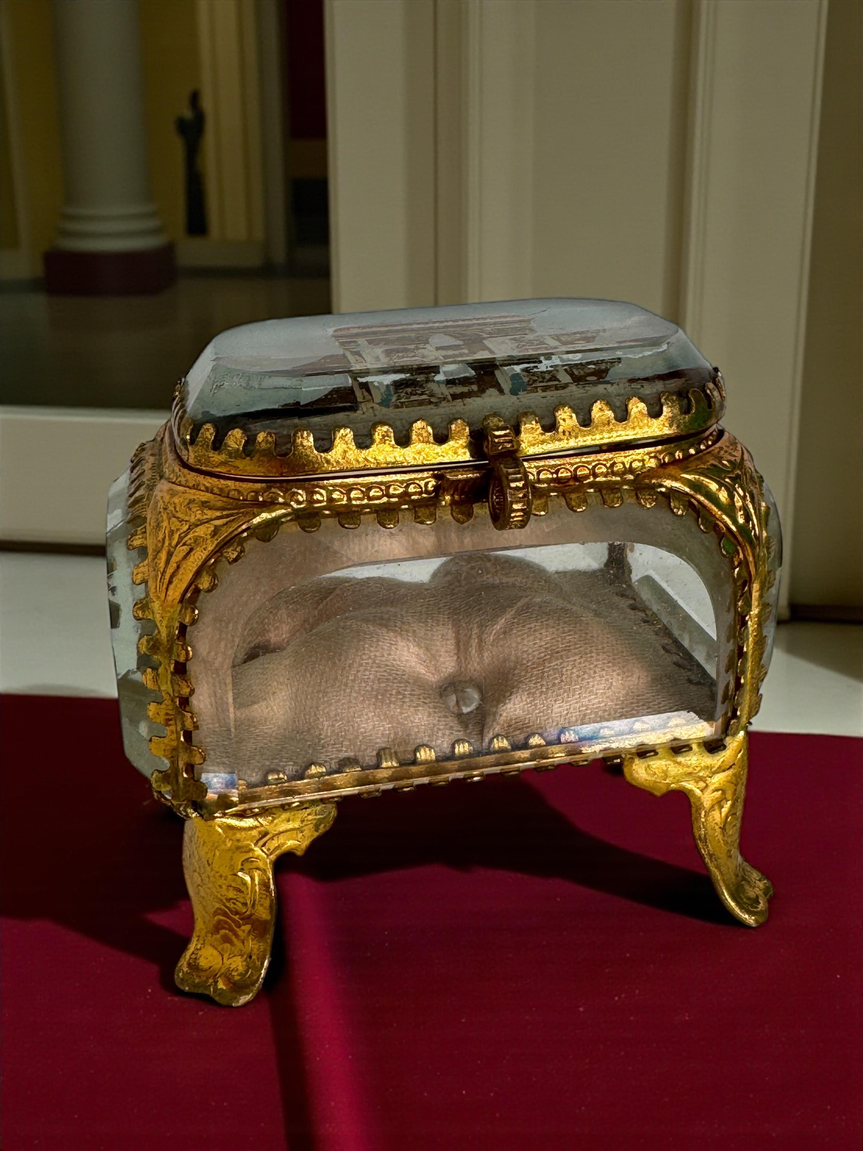 Ormolu and Glass Souvenir Trinket Jewelry Box, Paris Arc de Triomphe circa 1900s For Sale 3