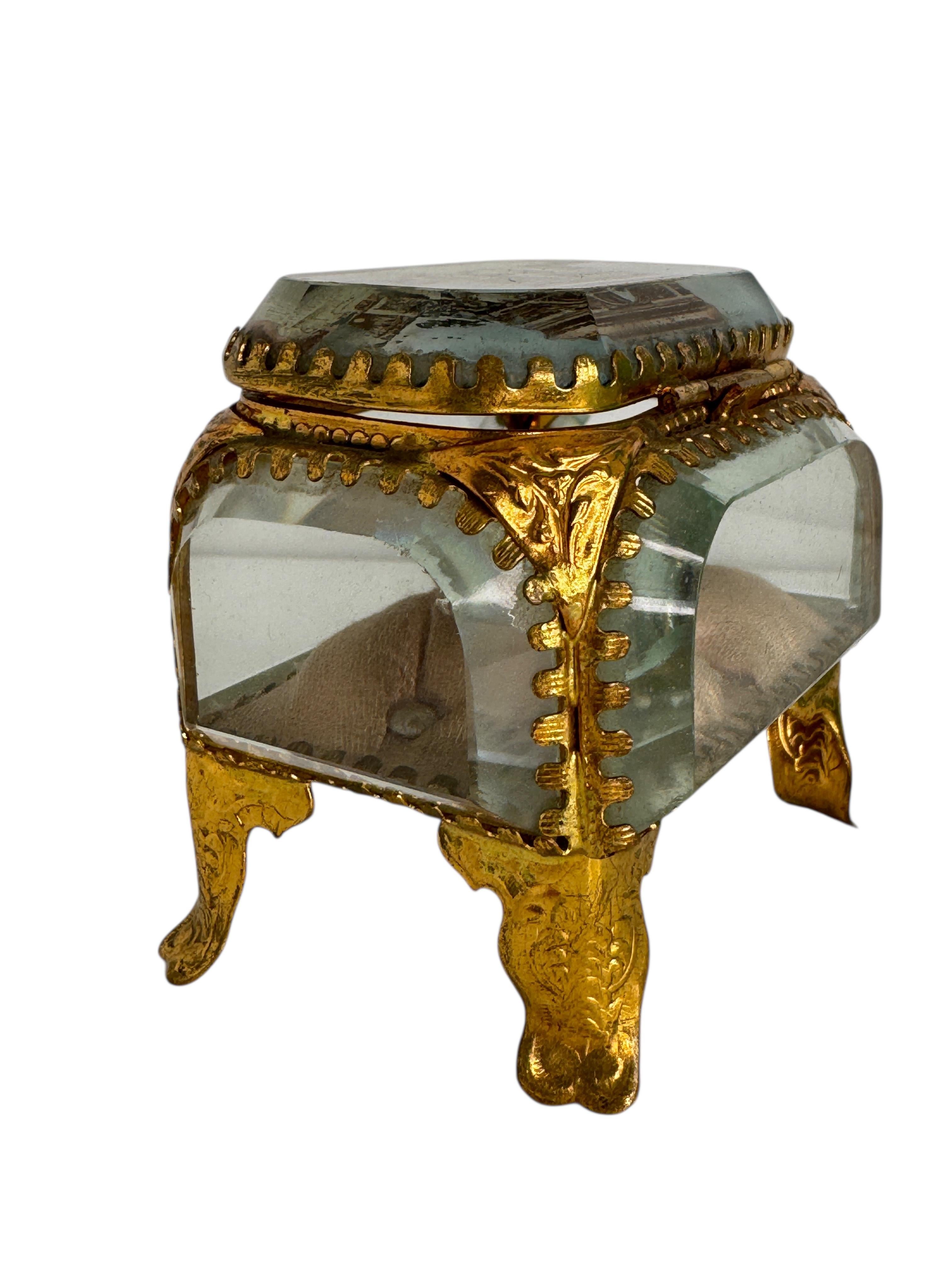 Early 20th Century Ormolu and Glass Souvenir Trinket Jewelry Box, Paris Arc de Triomphe circa 1900s For Sale