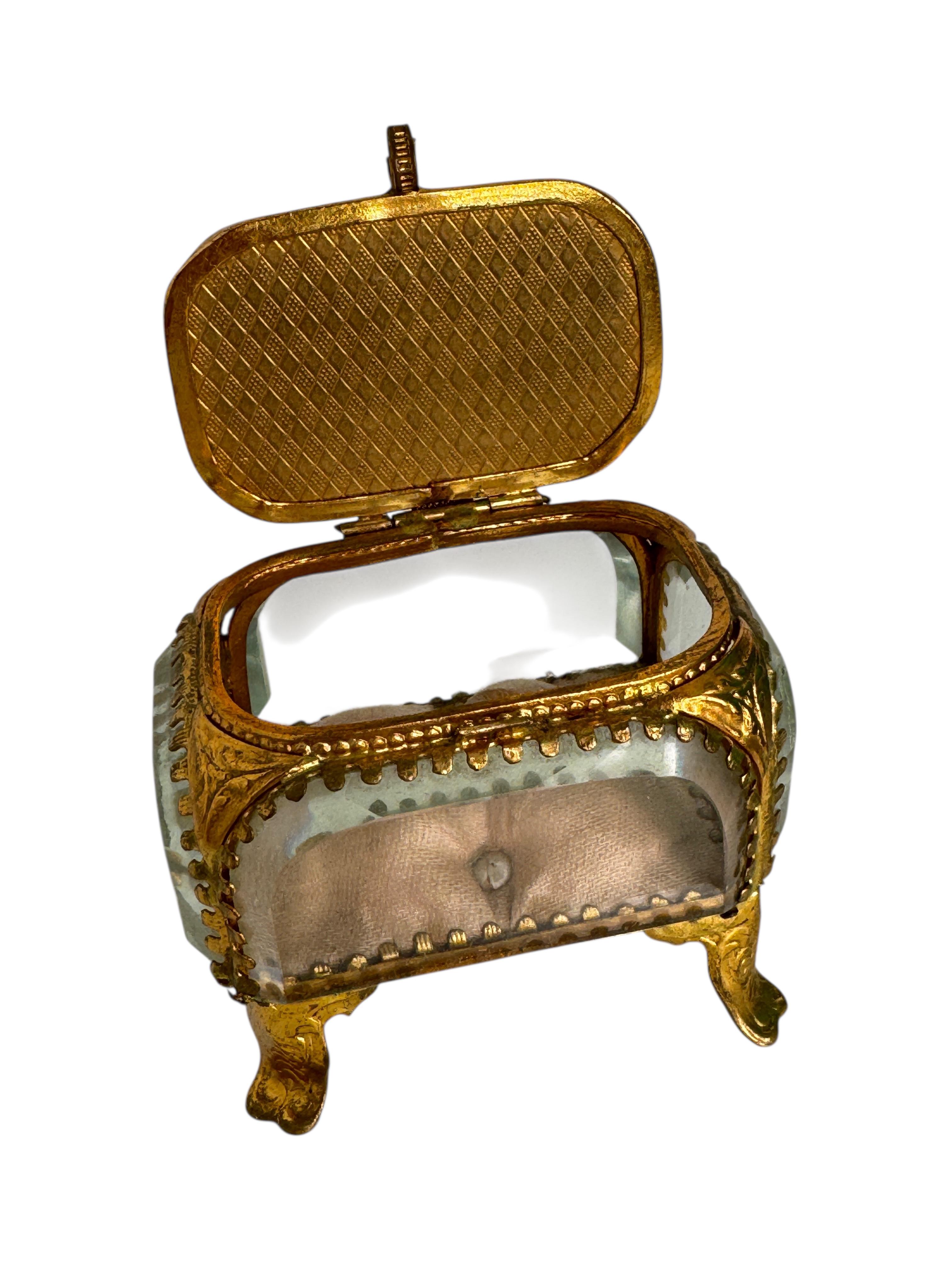 Crystal Ormolu and Glass Souvenir Trinket Jewelry Box, Paris Arc de Triomphe circa 1900s For Sale