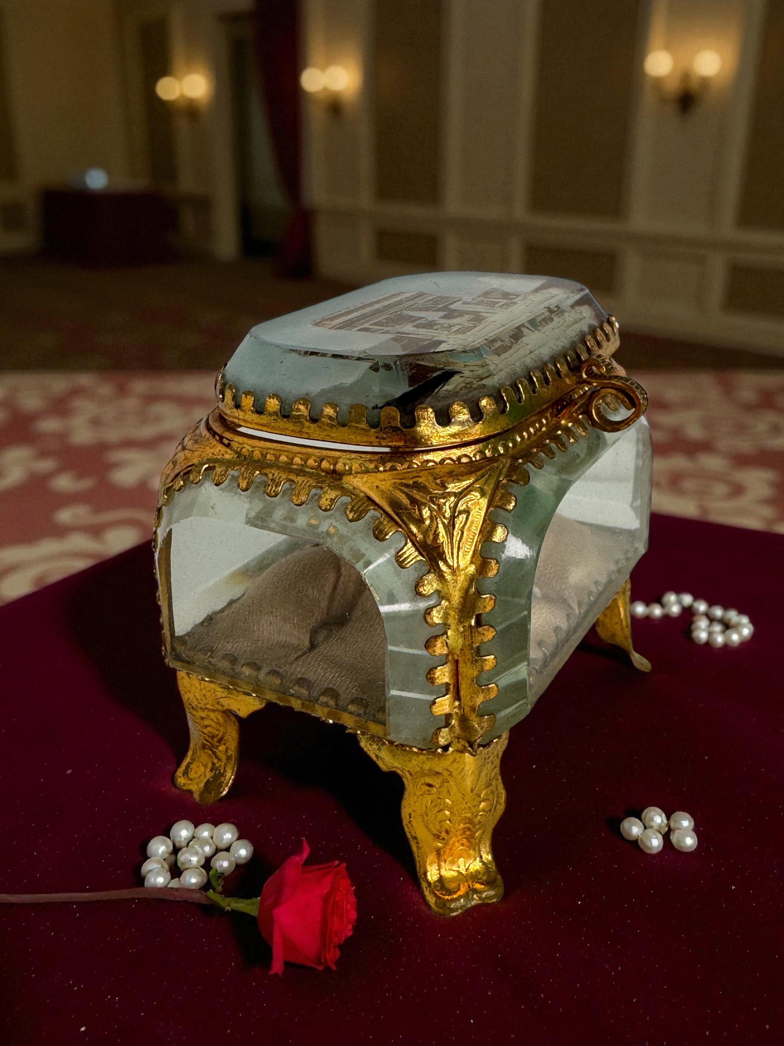 Ormolu and Glass Souvenir Trinket Jewelry Box, Paris Arc de Triomphe circa 1900s For Sale 2