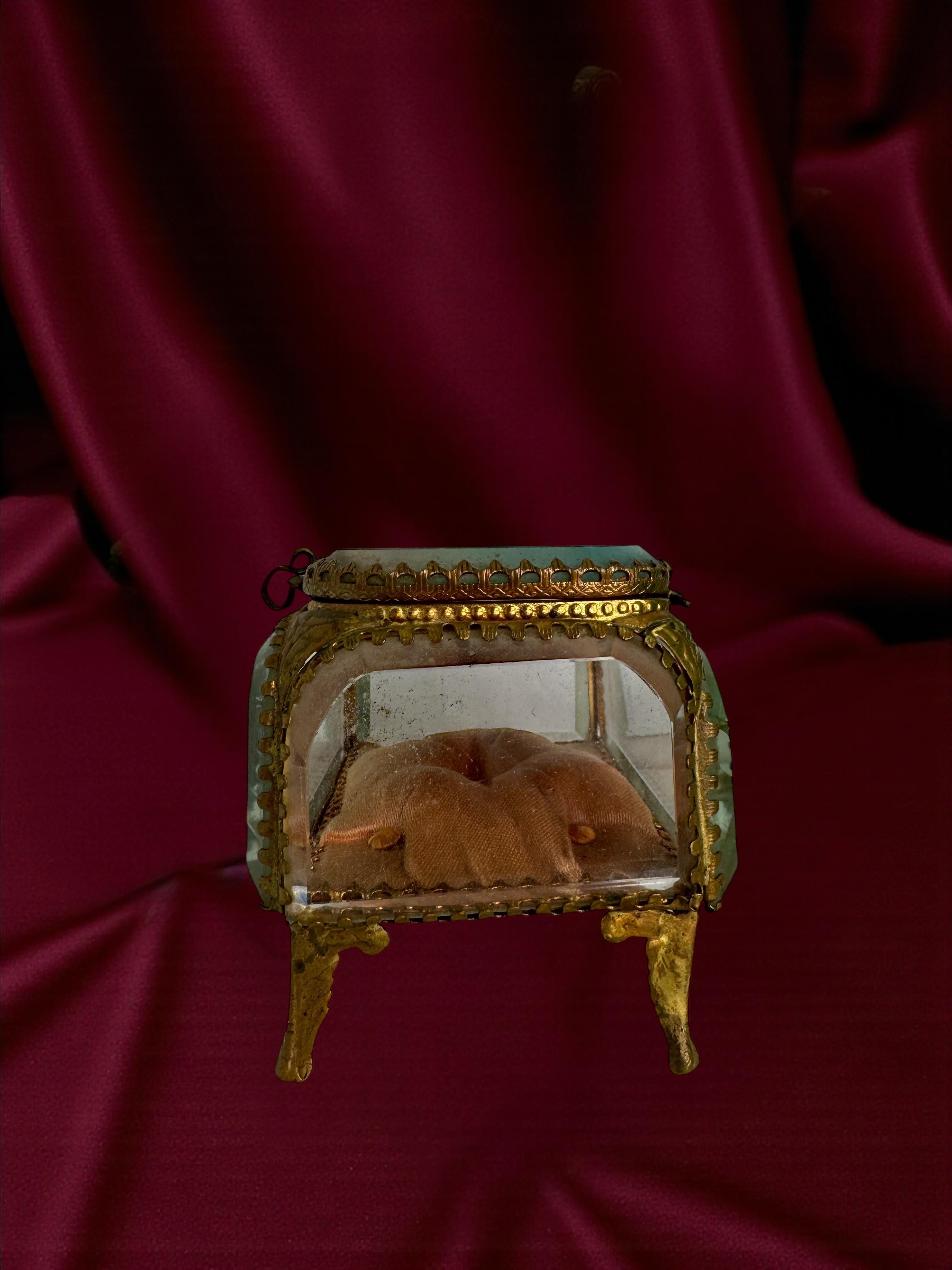 Ormolu and Glass Souvenir Trinket Jewelry Box, Paris la Tour Eiffel, circa 1900s For Sale 10