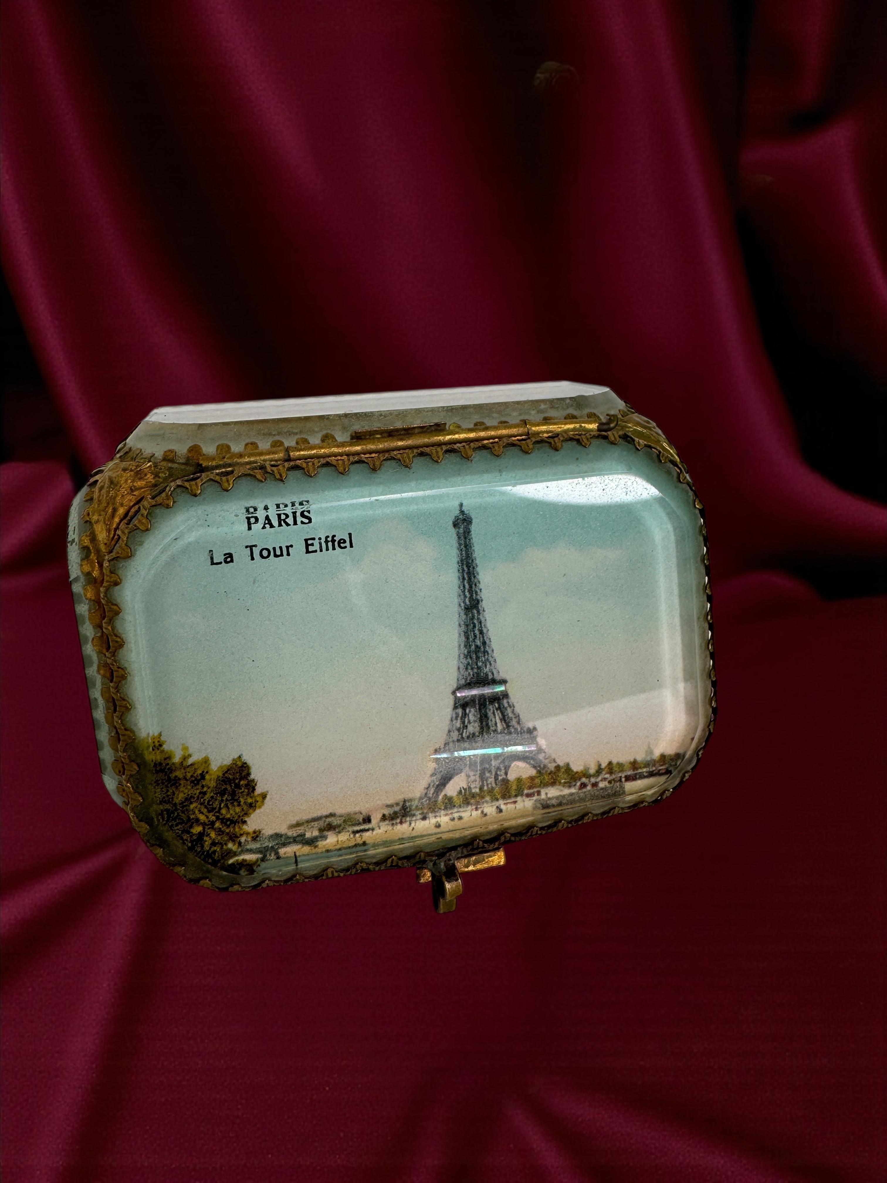 Ormolu and Glass Souvenir Trinket Jewelry Box, Paris la Tour Eiffel, circa 1900s For Sale 13