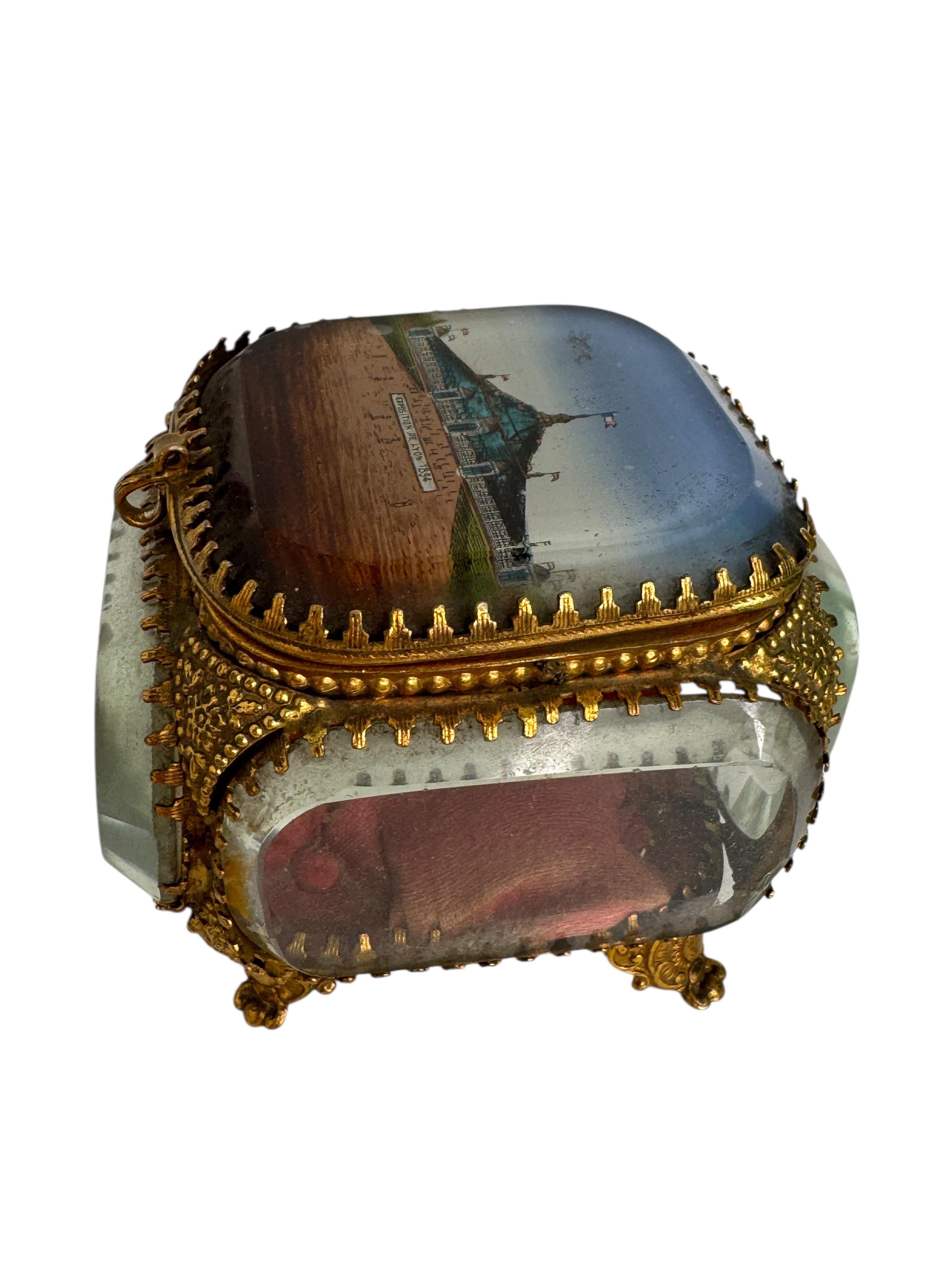 Fin du XIXe siècle Boîte à bijoux souvenir en bronze doré et verre, Exposition universelle de Lyon, France, années 18940 en vente