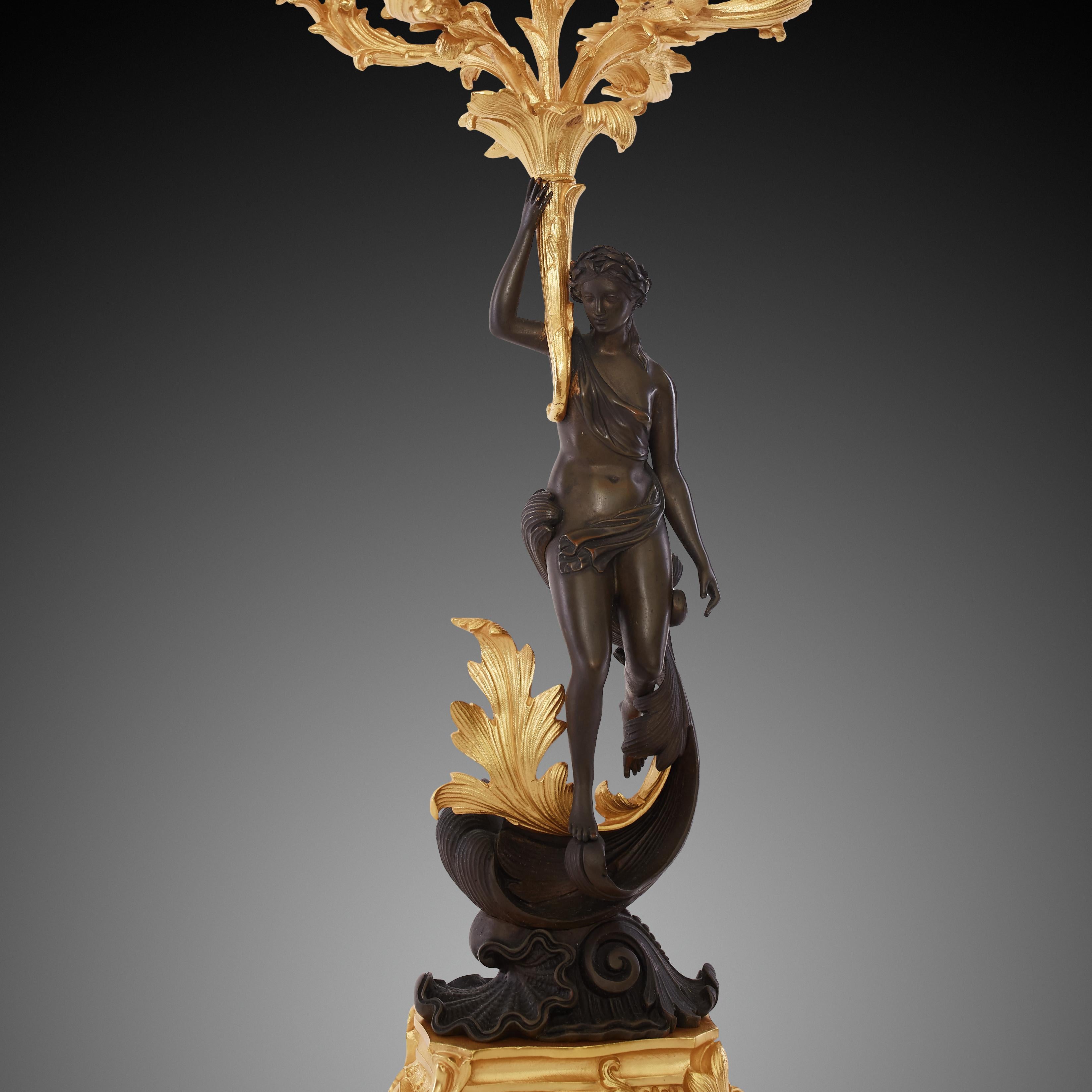 Bronze-Kandelaber aus Goldbronze und Patina (Französisch) im Angebot