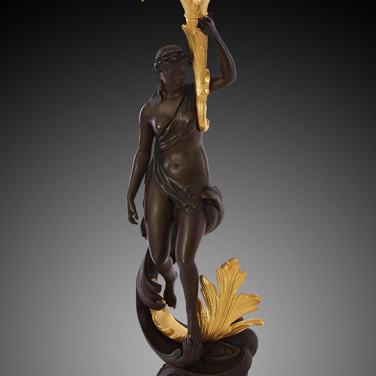 XIXe siècle Candélabres bronze doré et patiné en vente