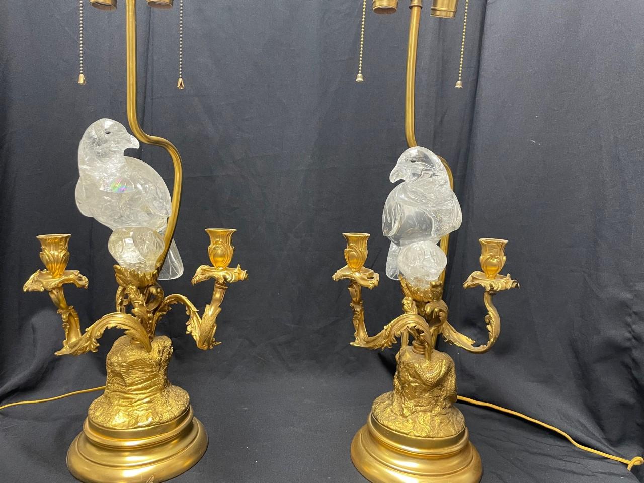 Lampade a candelabro per uccelli in ormolu e cristallo di rocca, stile Luigi XV francese in vendita 5