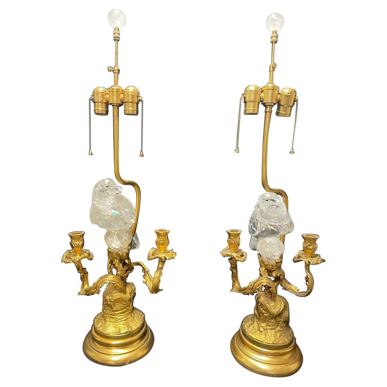 Lampes candélabres oiseaux en bronze doré et cristal de roche, style Louis XV français