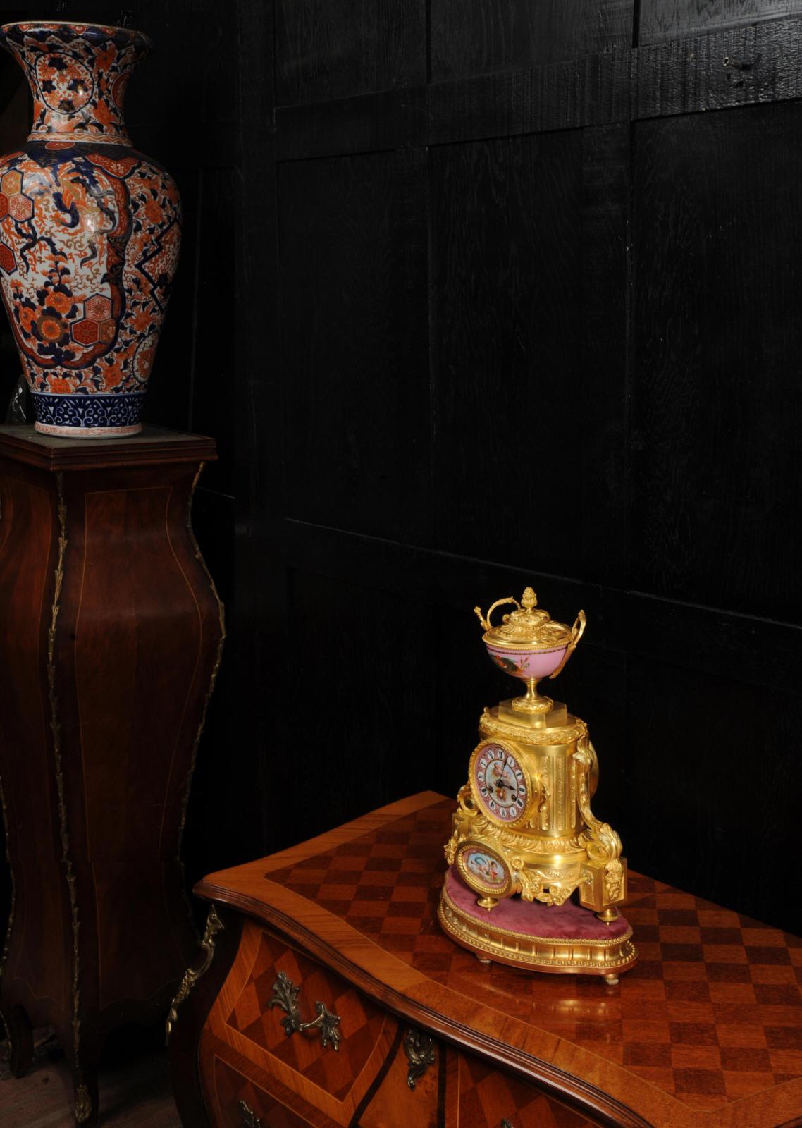 Horloge française d'antiquités en bronze doré et porcelaine de Sèvres par Achille Brocot en vente 2