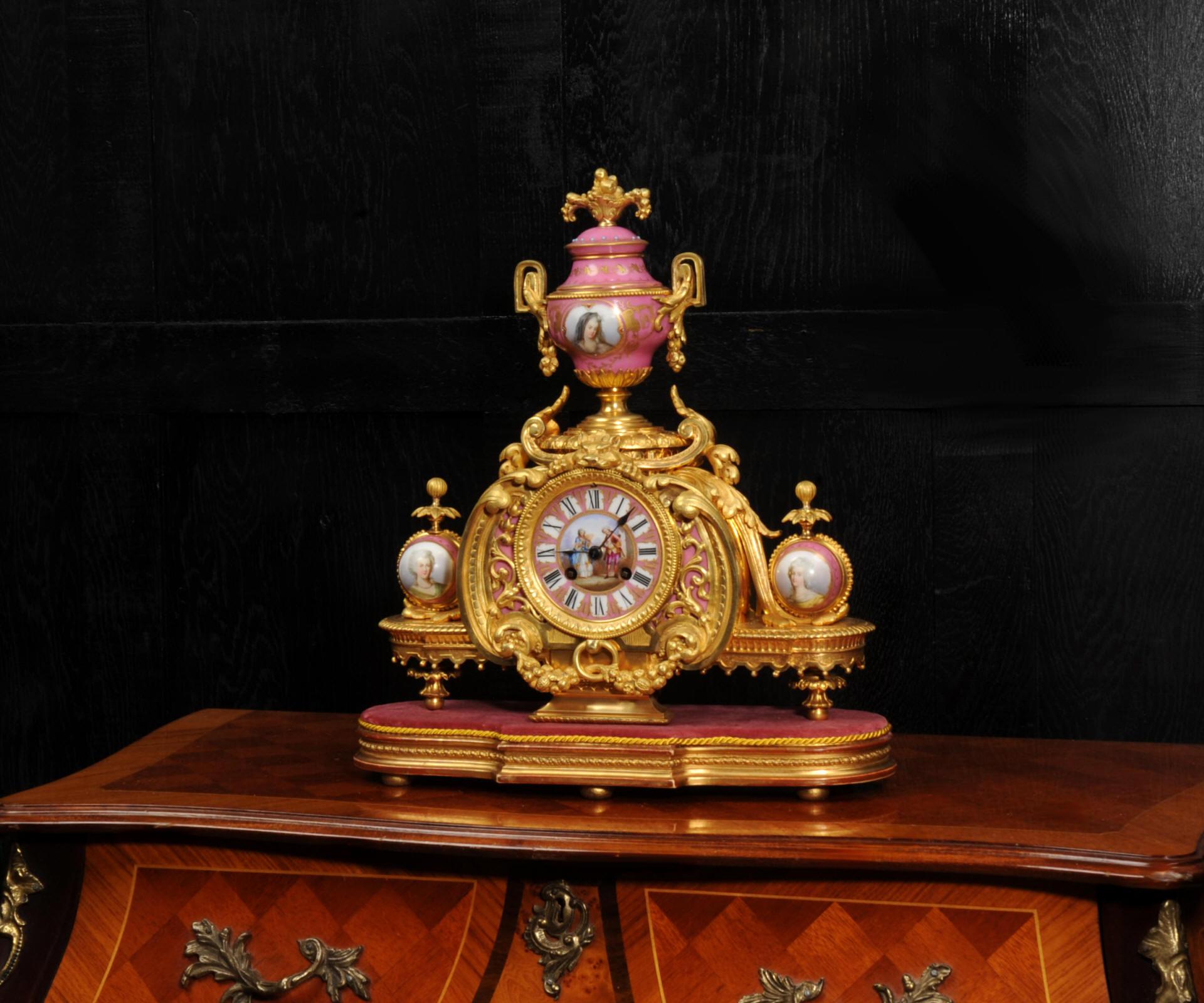 Antike französische Uhr aus Goldbronze und Sevres-Porzellan von Achille Brocot (Louis XV.) im Angebot