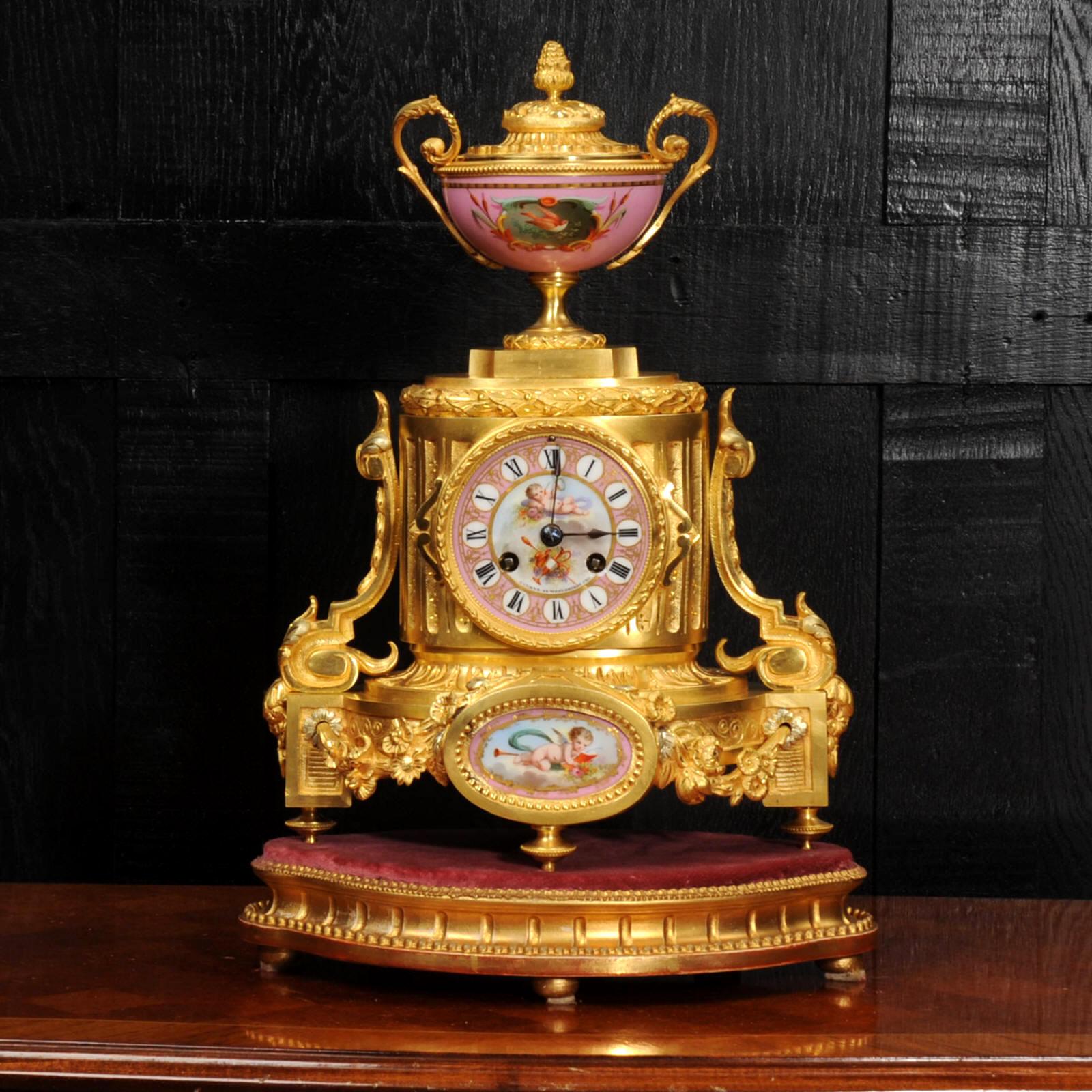 Louis XVI Horloge française d'antiquités en bronze doré et porcelaine de Sèvres par Achille Brocot en vente
