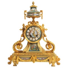 Pendule française ancienne en porcelaine de Sèvres et ormeau par Le Roy et Fils