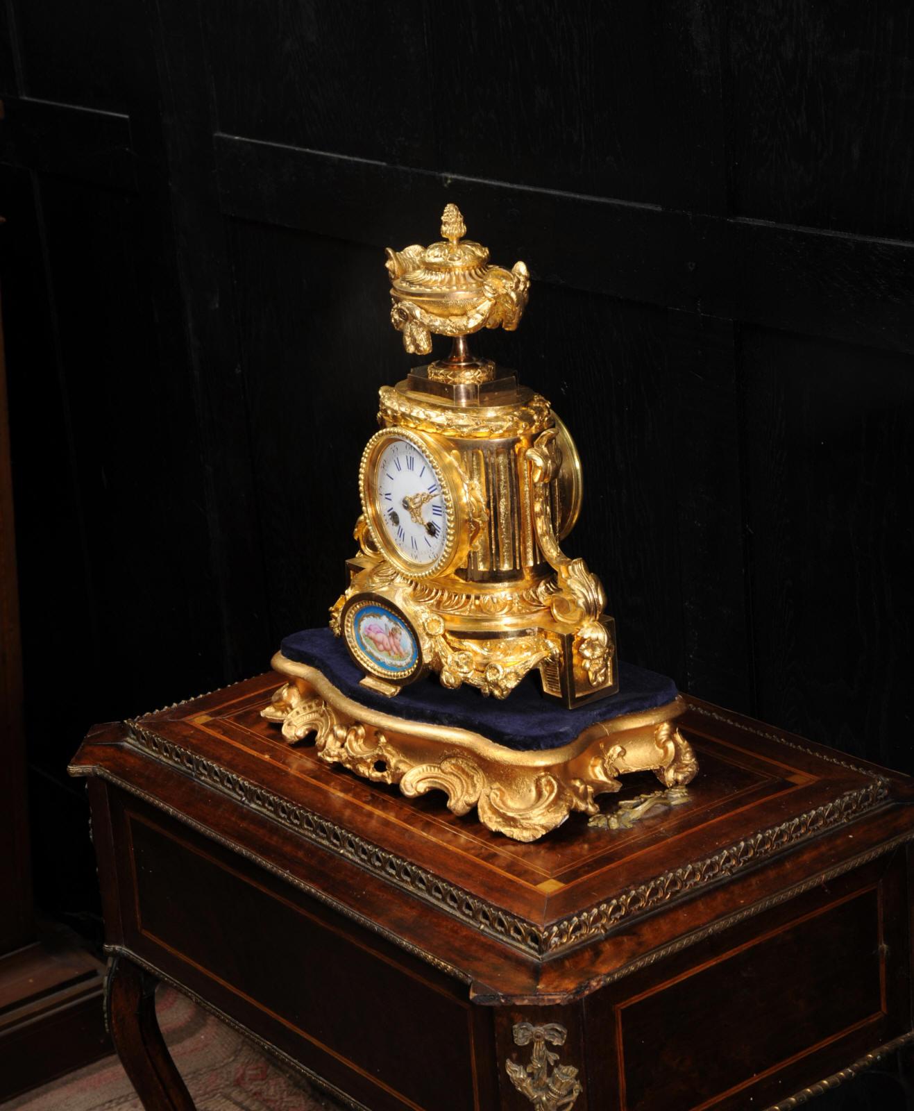 Ormolu and Sèvres Porcelain Boudoir Antique French Clock 2