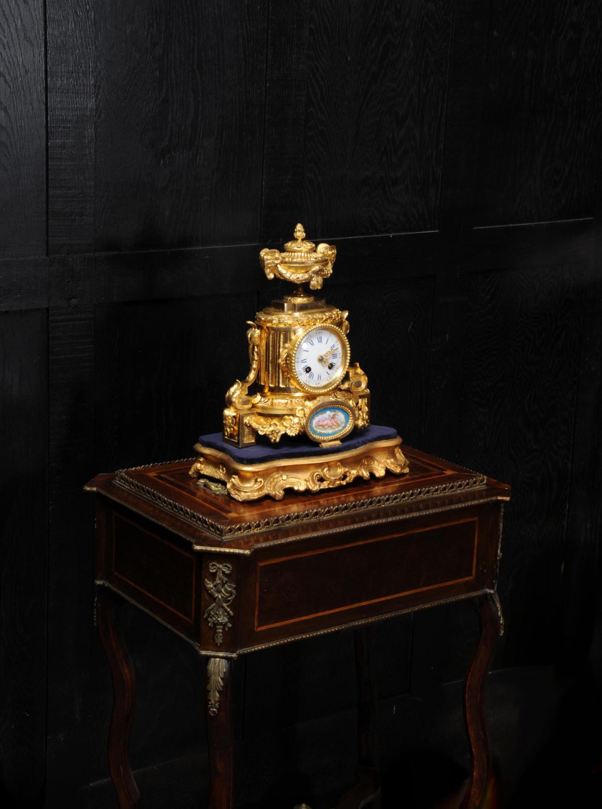 Ormolu and Sèvres Porcelain Boudoir Antique French Clock 3