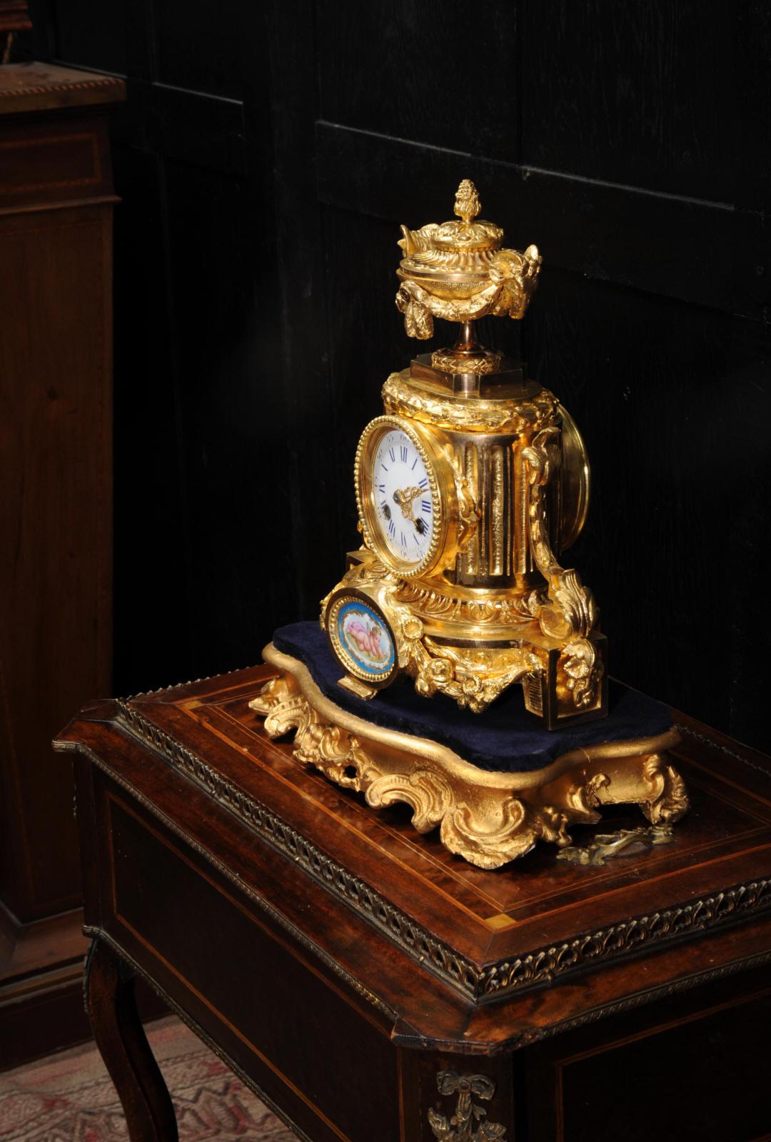 Ormolu and Sèvres Porcelain Boudoir Antique French Clock 4