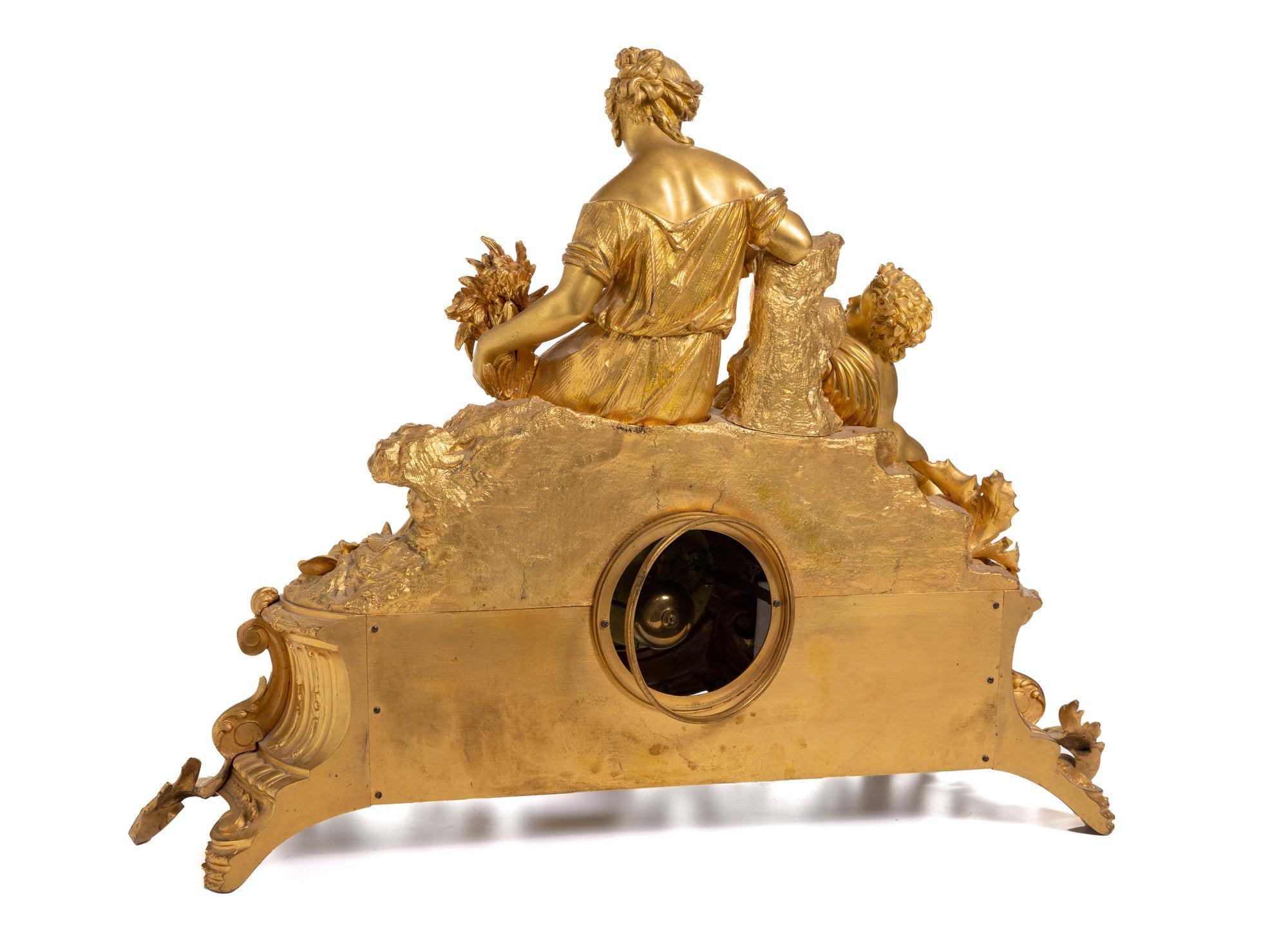 Garniture de cheminée trois pièces en bronze doré et porcelaine de style Sèvres en vente 4