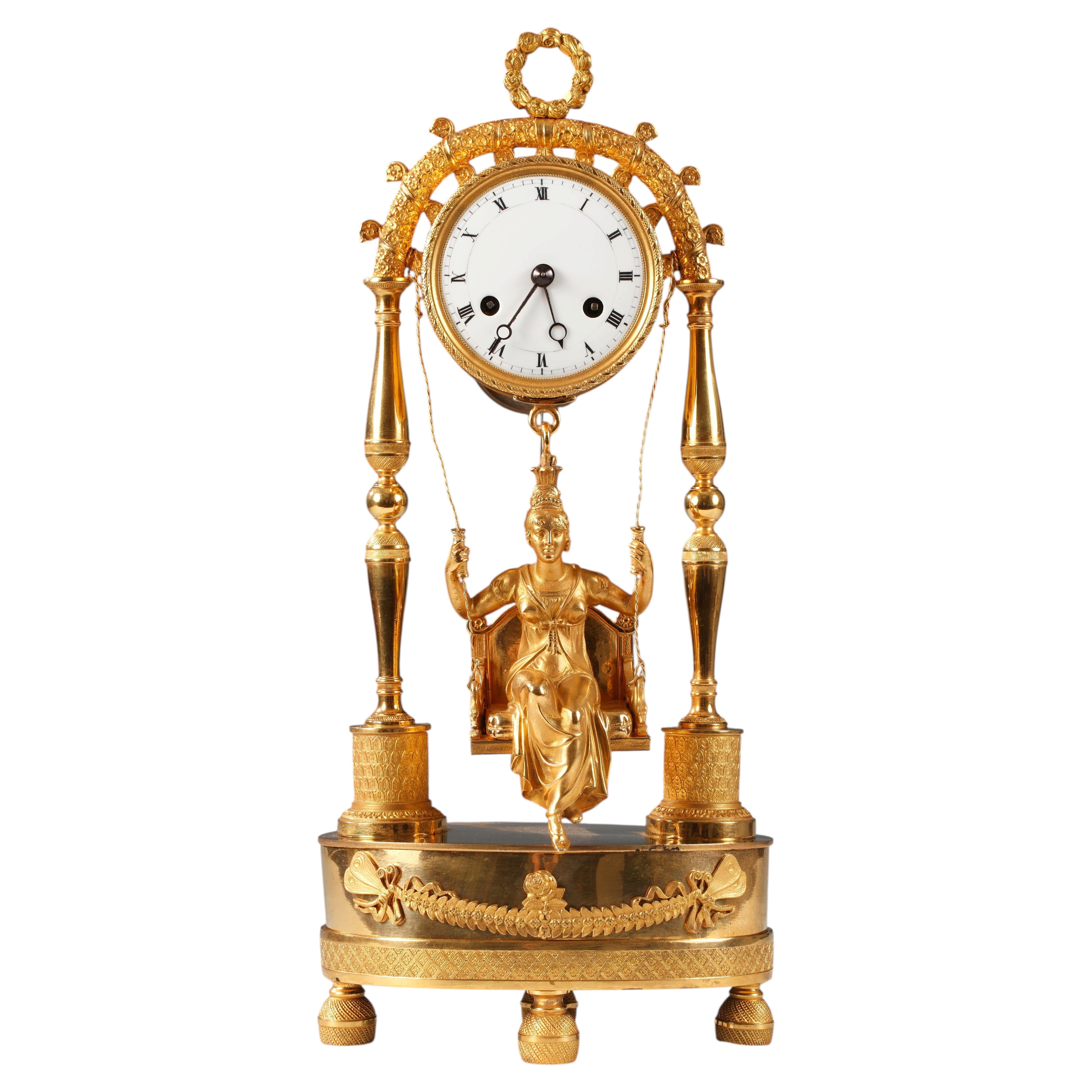 Pendule en bronze doré "avec balançoire", France, vers 1820 en vente