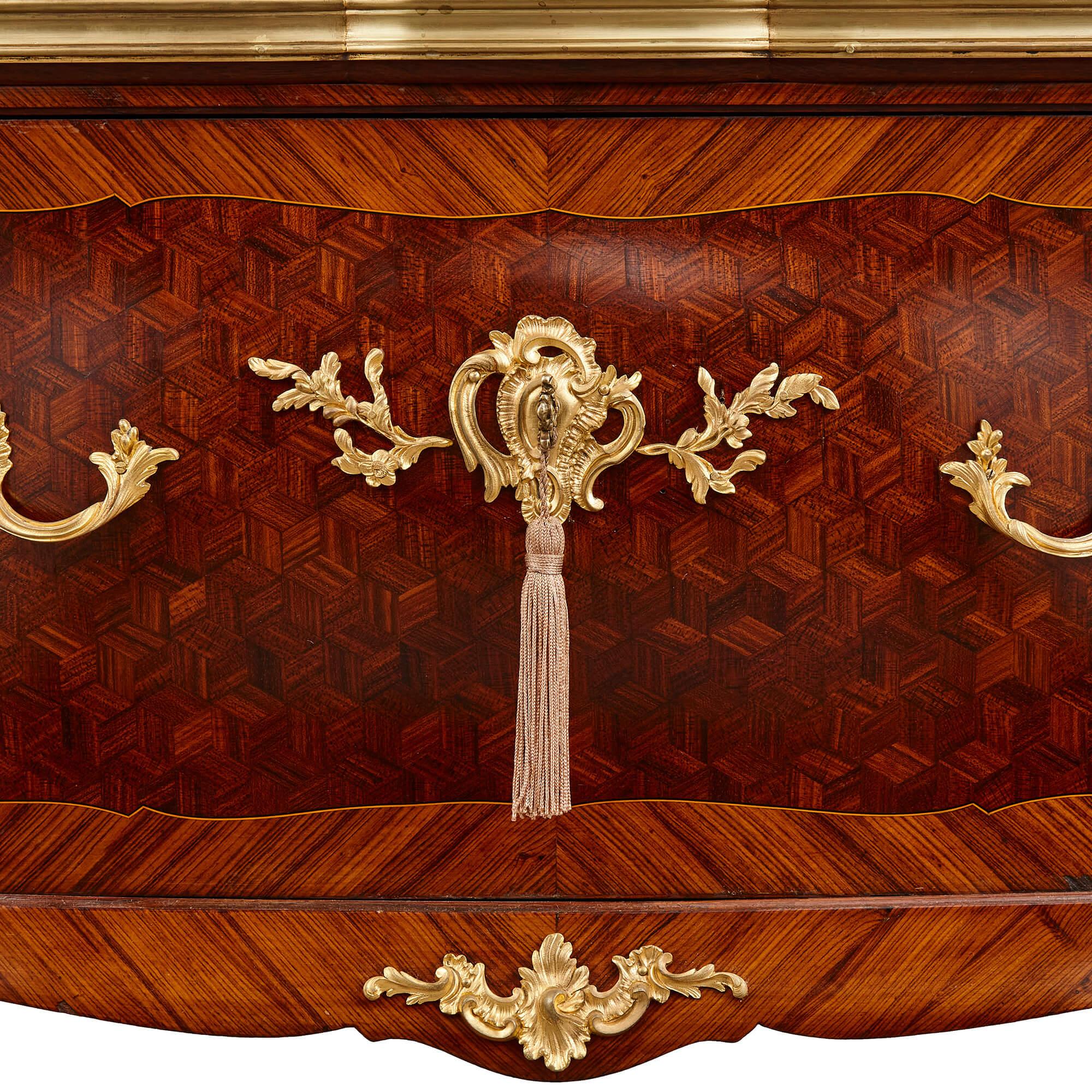 Parqueterie Table d'appoint en ormolu, bois royal, bois satiné et parquet de François Linke en vente