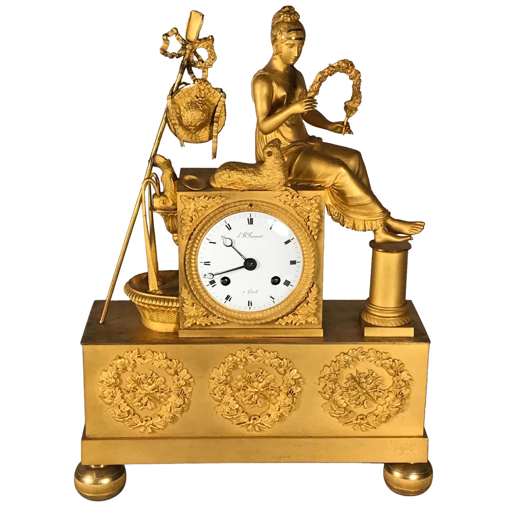 Horloge de cheminée en bronze doré, Belgique, vers 1810-1820 en vente