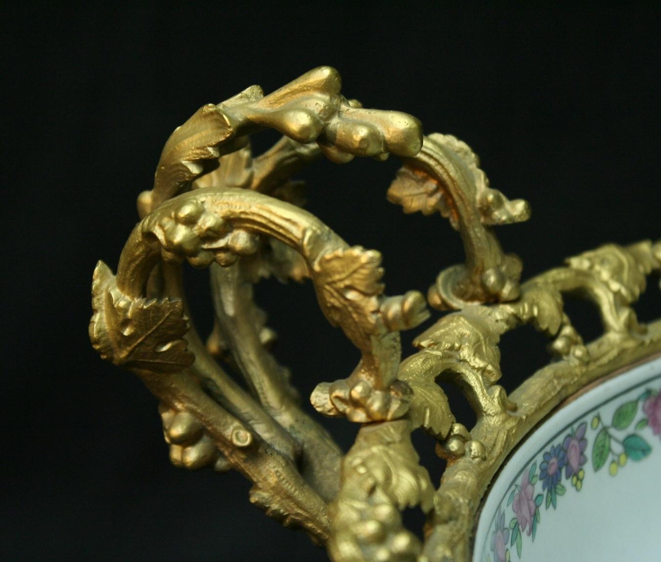 Ormolu Mounted Chinese Porcelain Bowl Centerpiece, 19th Century 8