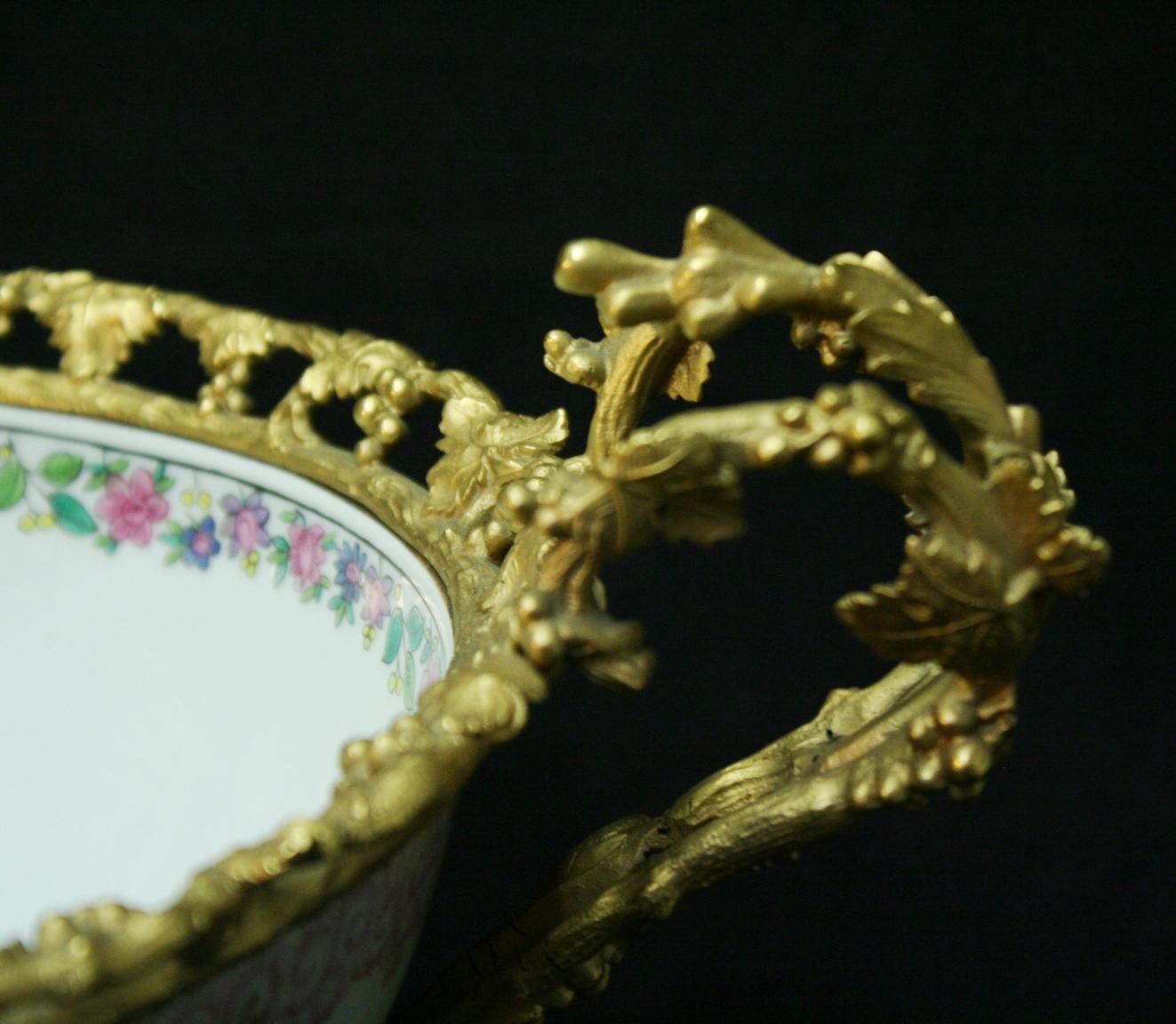 Ormolu Mounted Chinese Porcelain Bowl Centerpiece, 19th Century 9