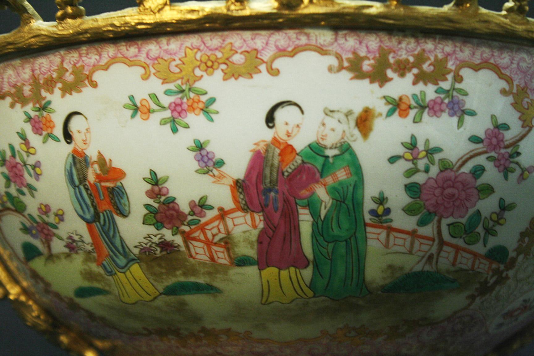 Ormolu Mounted Chinese Porcelain Bowl Centerpiece, 19th Century 4