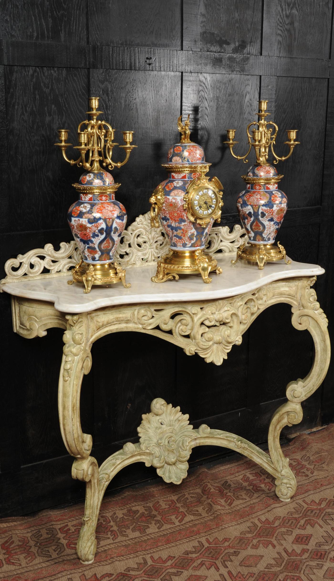 Antikes Uhren-Set mit Goldbronze-Montierung aus Imari-Porzellan im Zustand „Gut“ im Angebot in Belper, Derbyshire