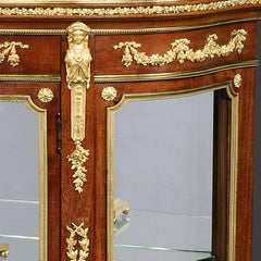 Vitrine en acajou montée en bronze doré de François Linke