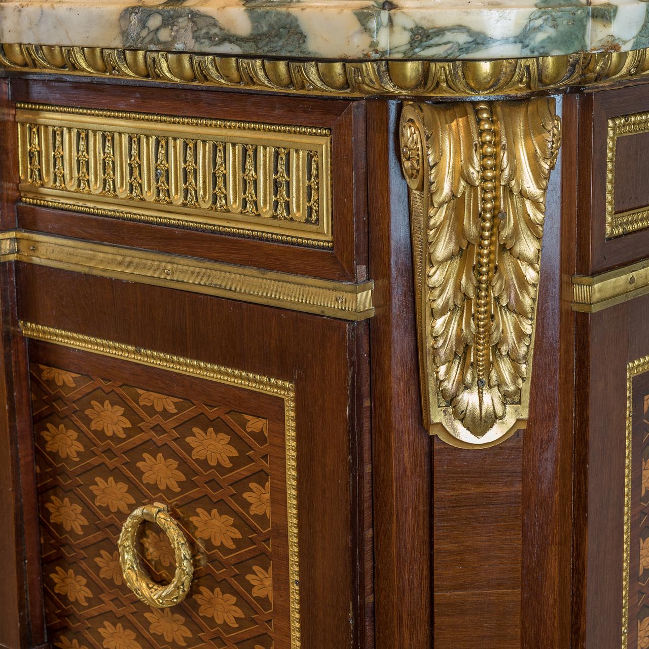 Ormolu-Mounted Parquetry, Marquetry Mahogany Marble-Top Commode In Good Condition For Sale In New York, NY