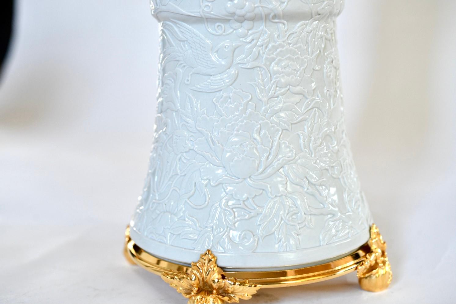 Ormolu-Mounted Porcelain Lamps In Excellent Condition For Sale In New York, NY
