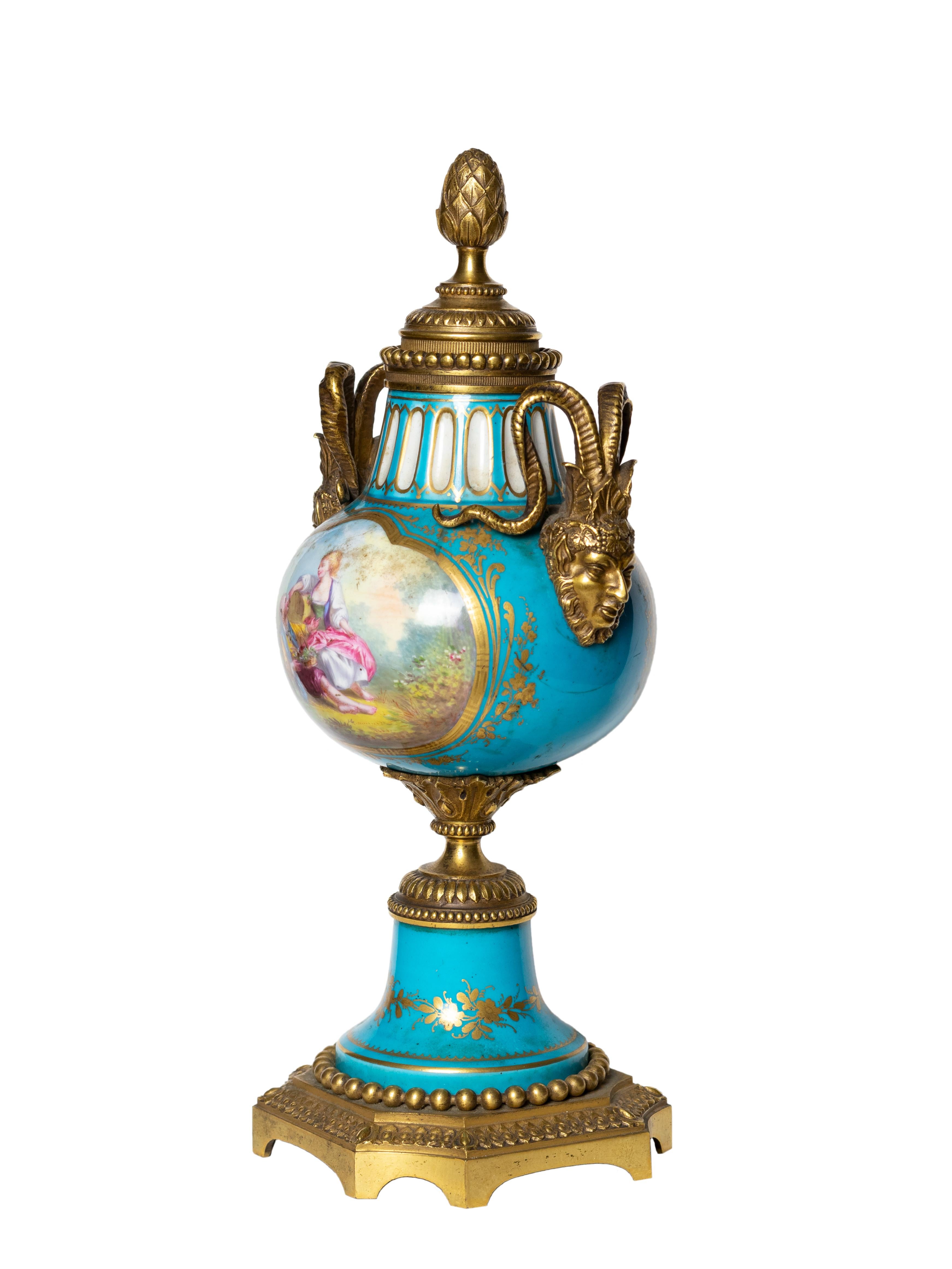 Neoclassico Candelabro in porcellana di Sèvres in bronzo ormolu François Boucher, XVIII secolo in vendita