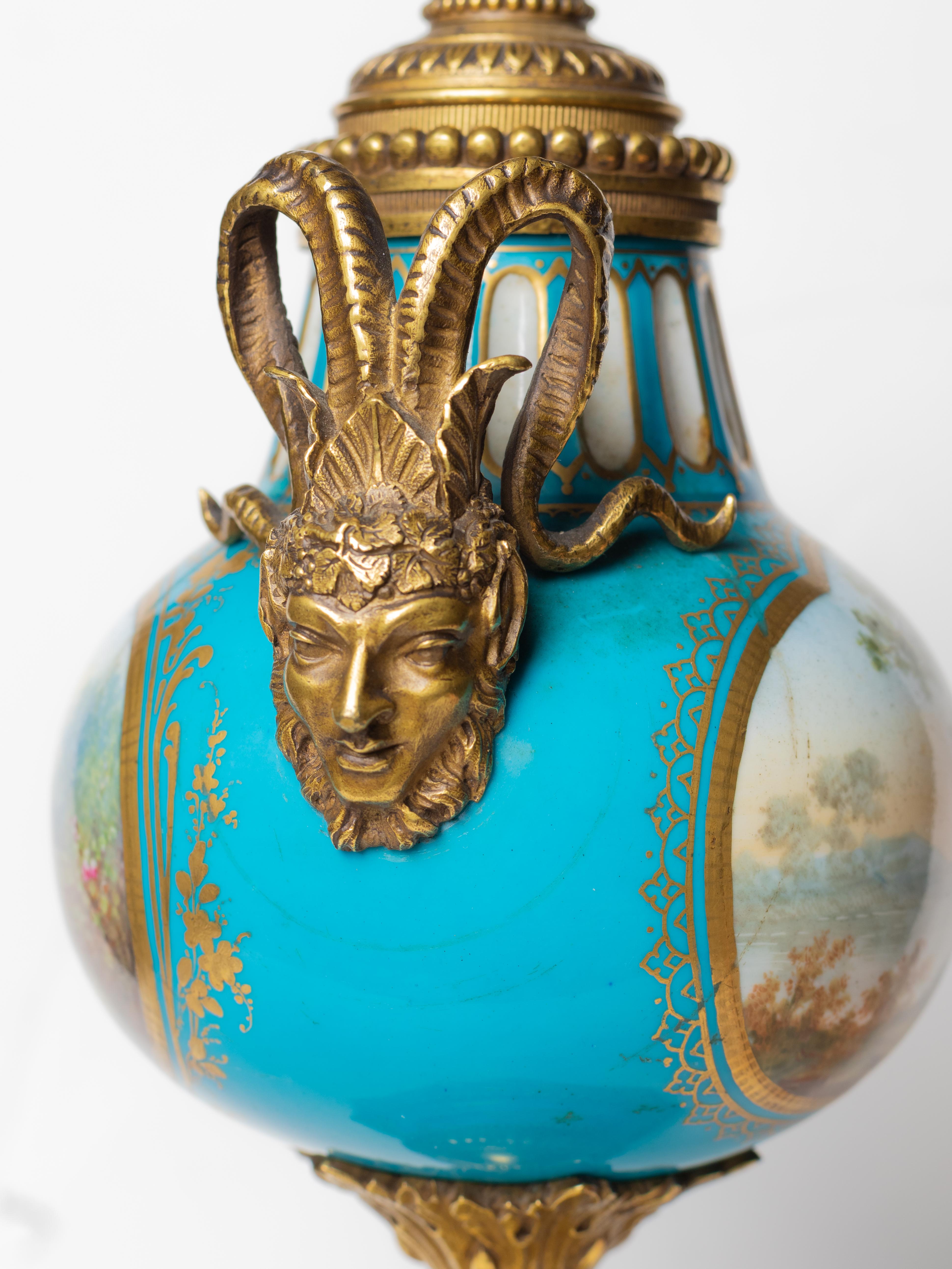 Ottone Candelabro in porcellana di Sèvres in bronzo ormolu François Boucher, XVIII secolo in vendita