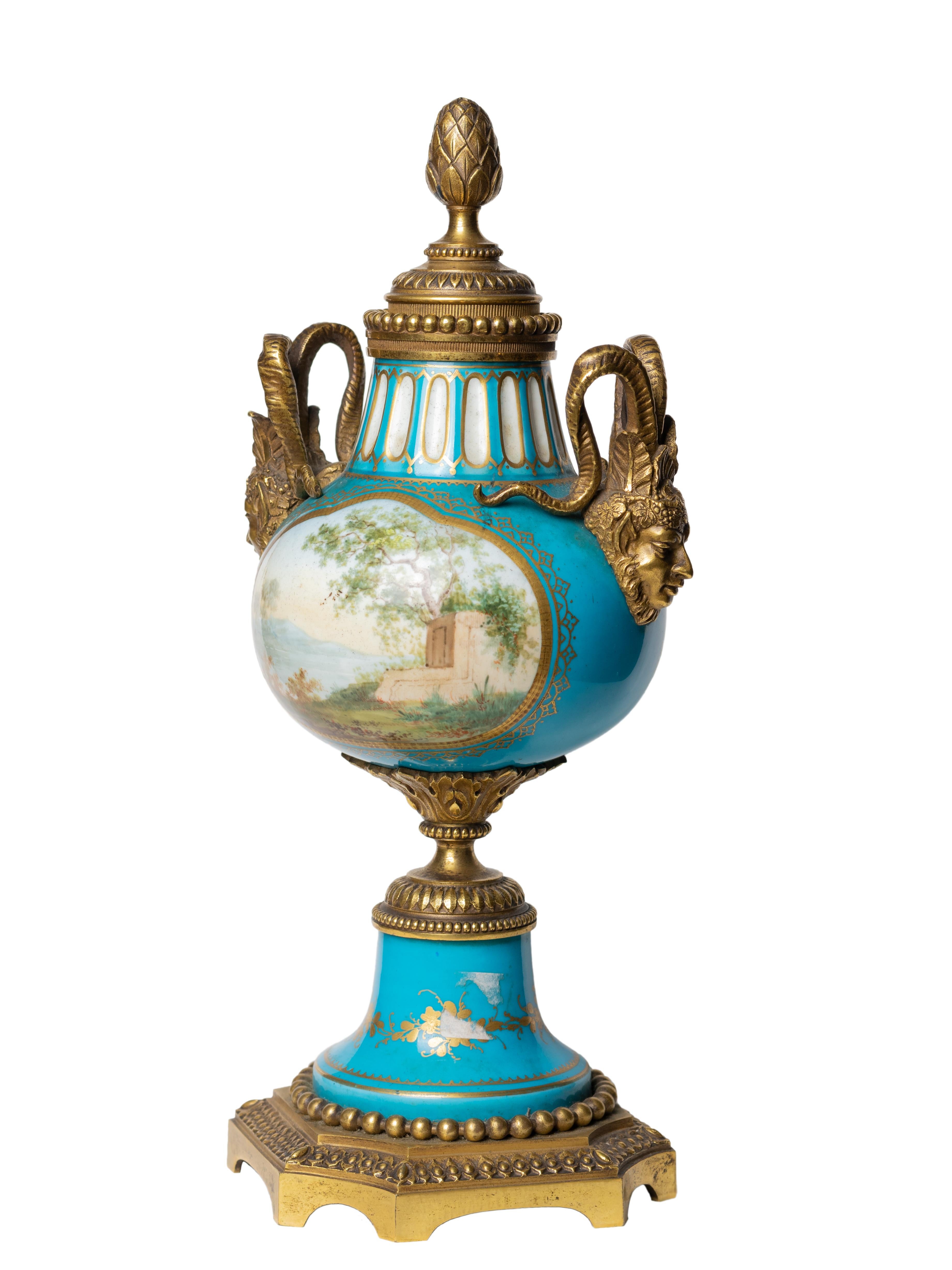 Candelabro in porcellana di Sèvres in bronzo ormolu François Boucher, XVIII secolo in vendita 1