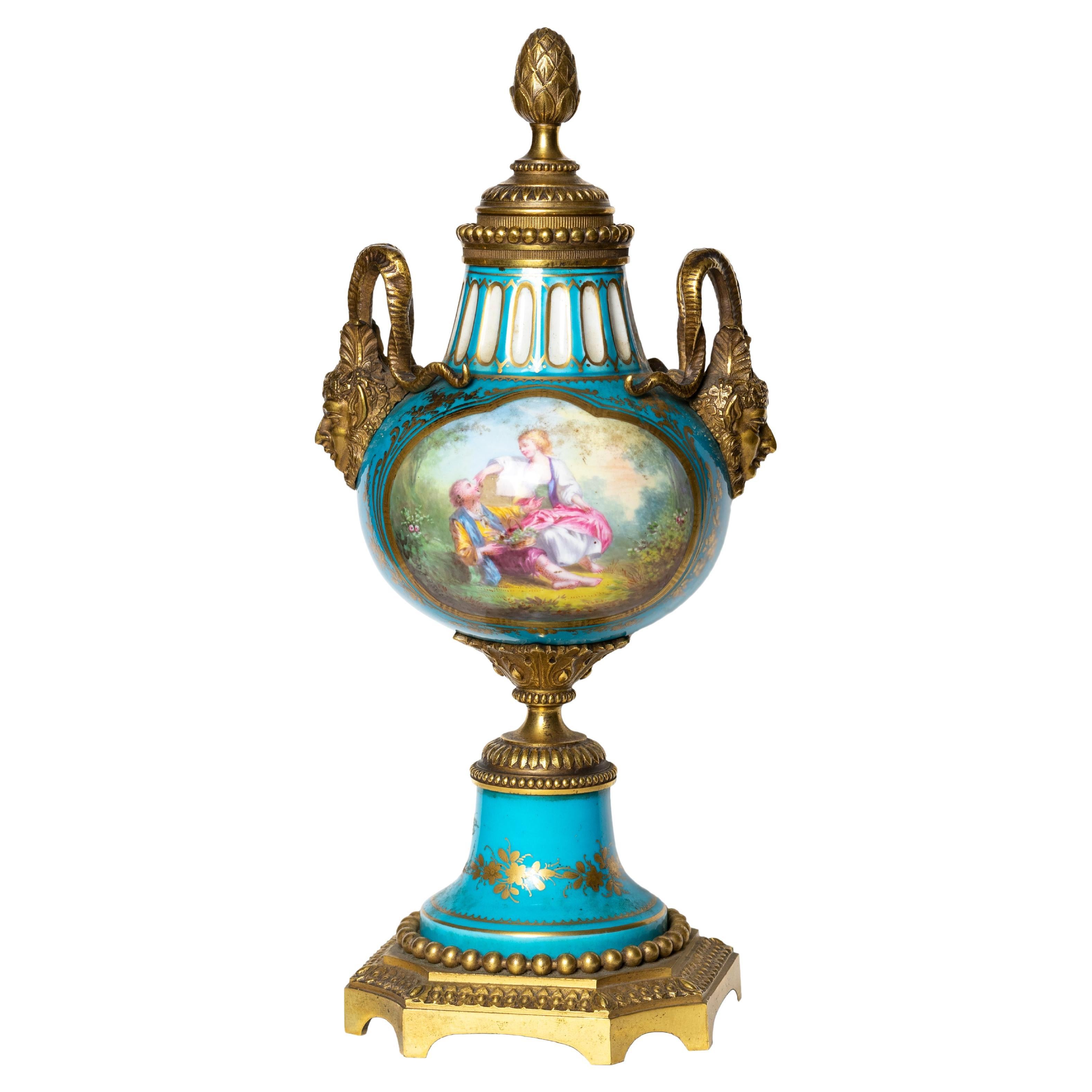 Candelabro in porcellana di Sèvres in bronzo ormolu François Boucher, XVIII secolo in vendita