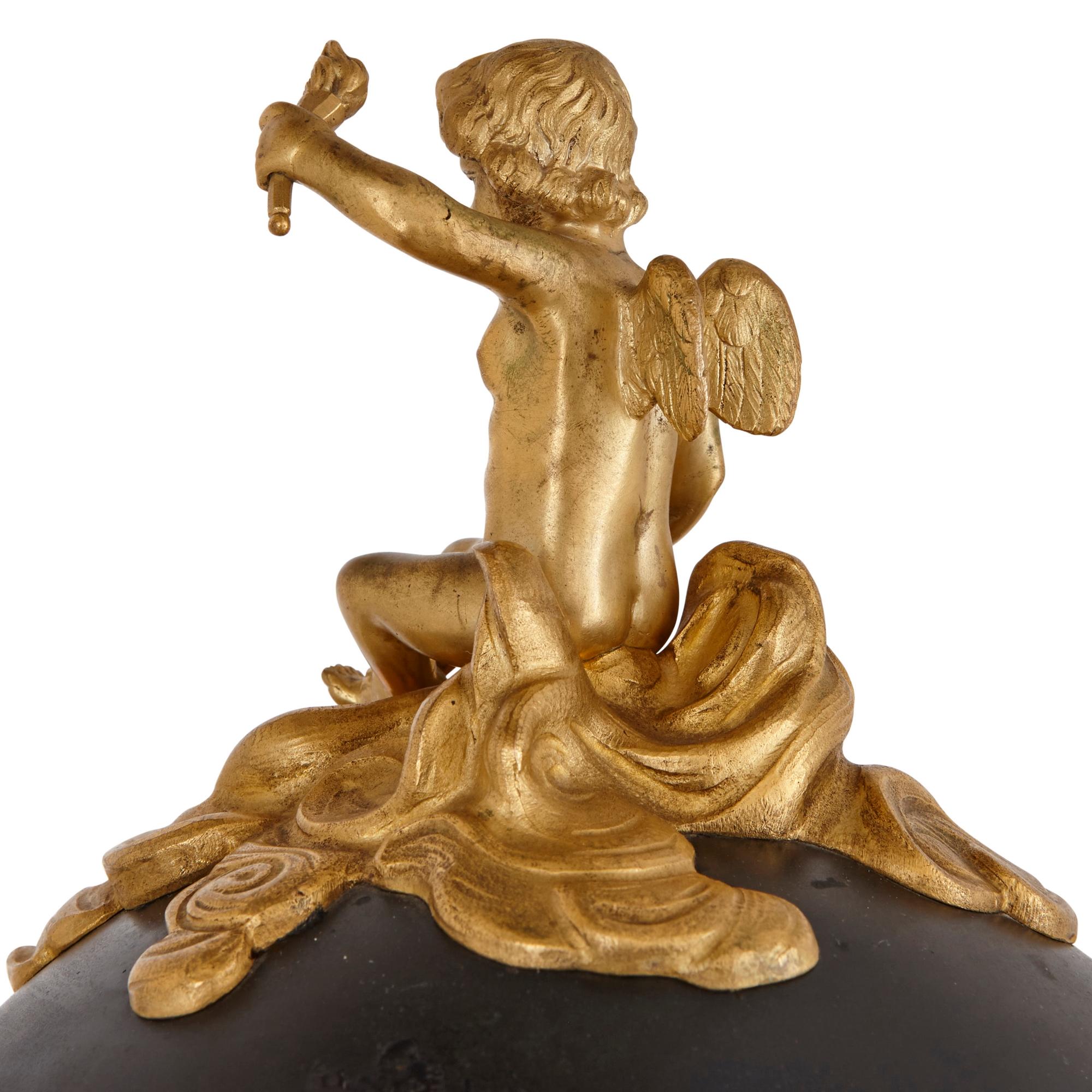 20ième siècle Pendule en bronze doré, marbre blanc et tôle Cercle Tournant par Lepaute en vente