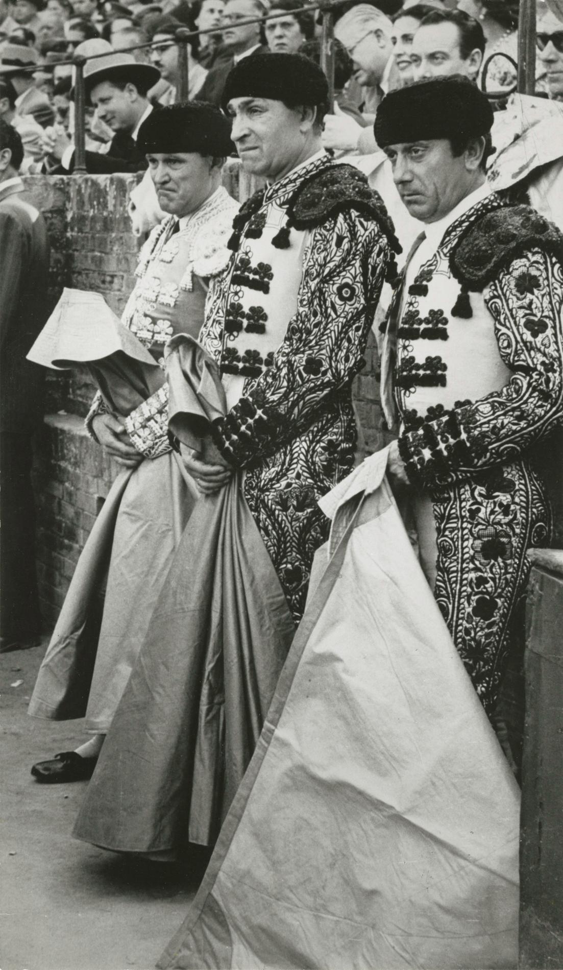 Portrait Photograph Ormond Gigli - 3 Matadors, Séville (1952)